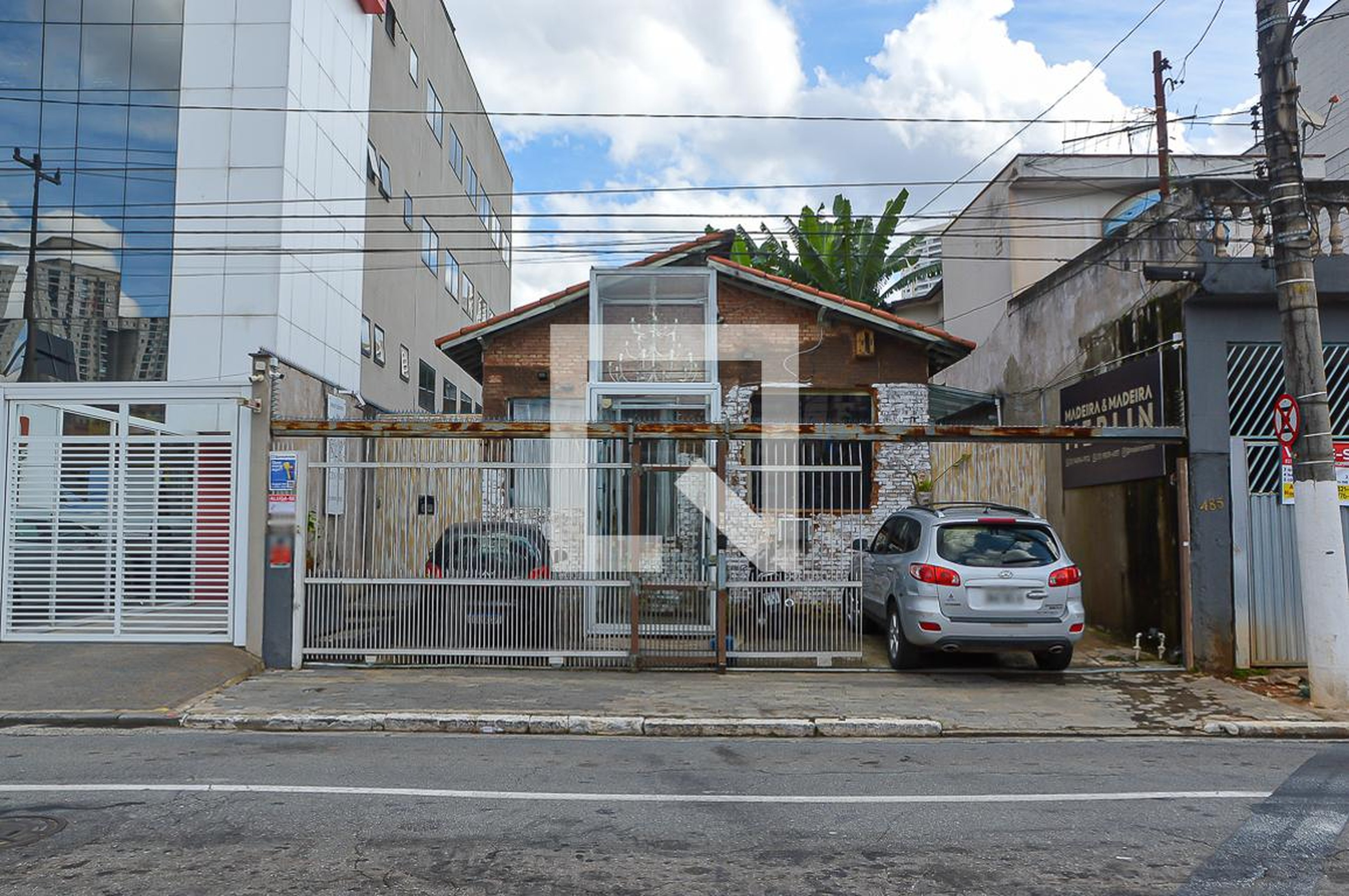 Fachada Condomínio em Rua Príncipe Humberto, 481