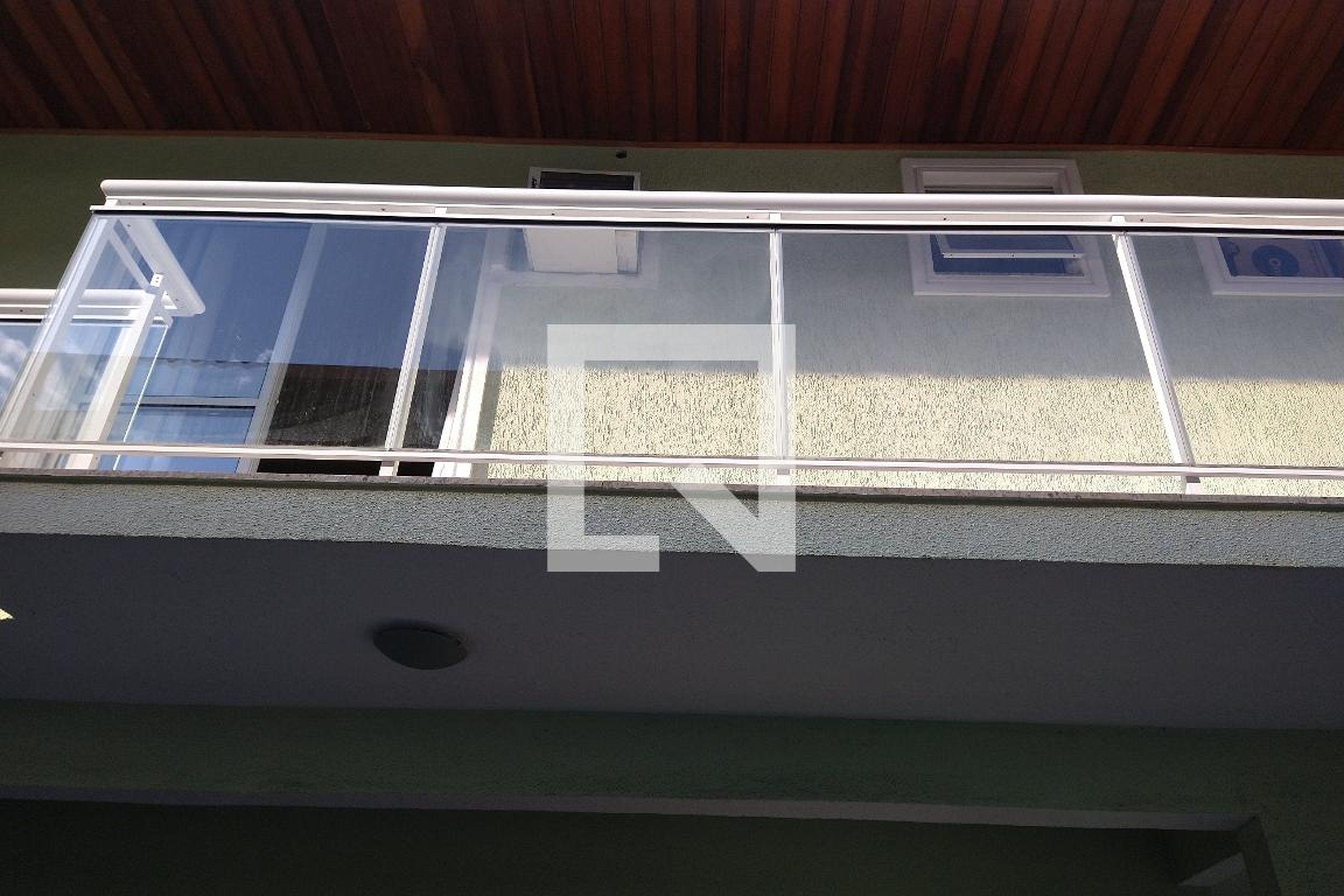 Fachada Condomínio em Rua das Camélias, 174