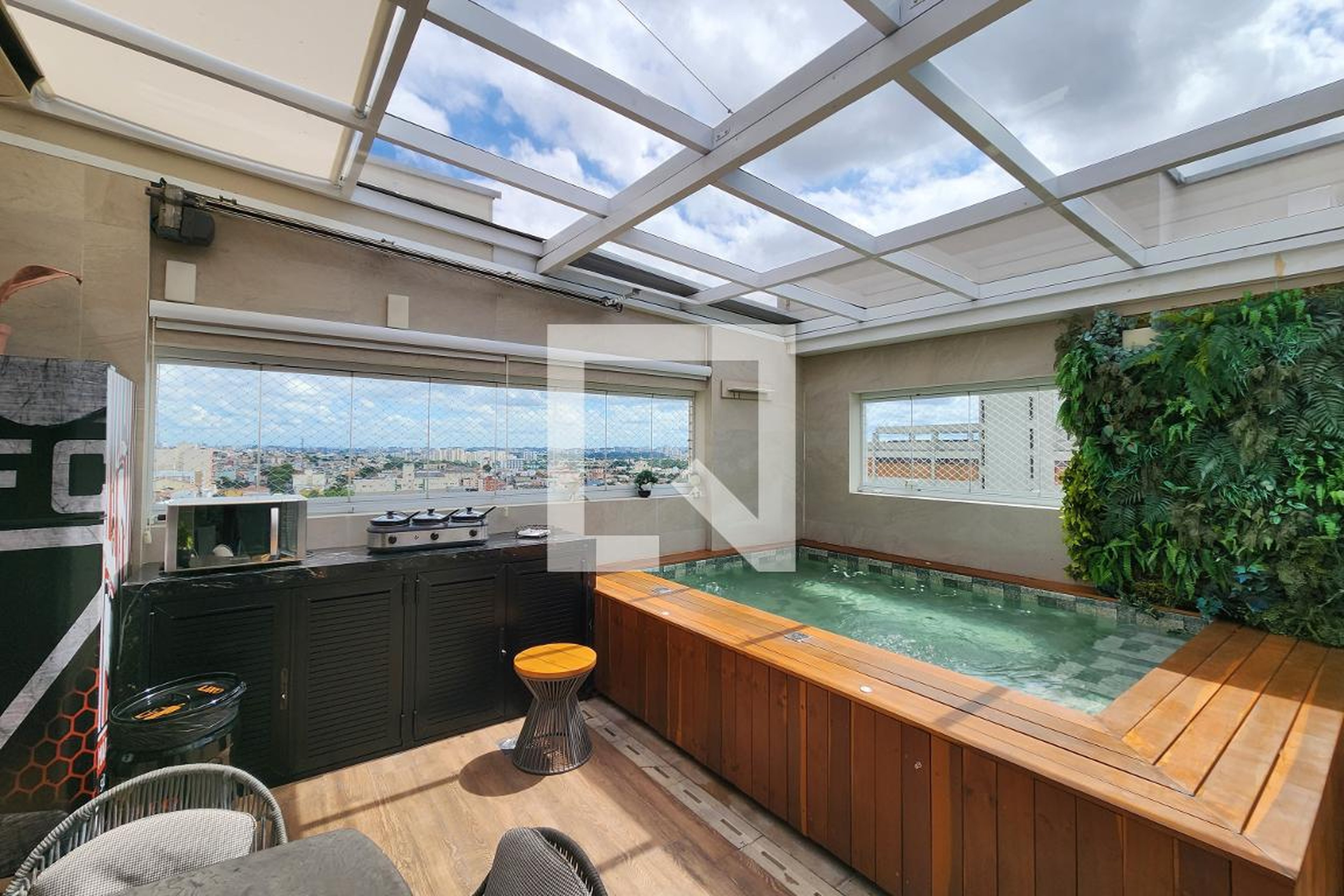 Piscina - Double Deck Residence Tower