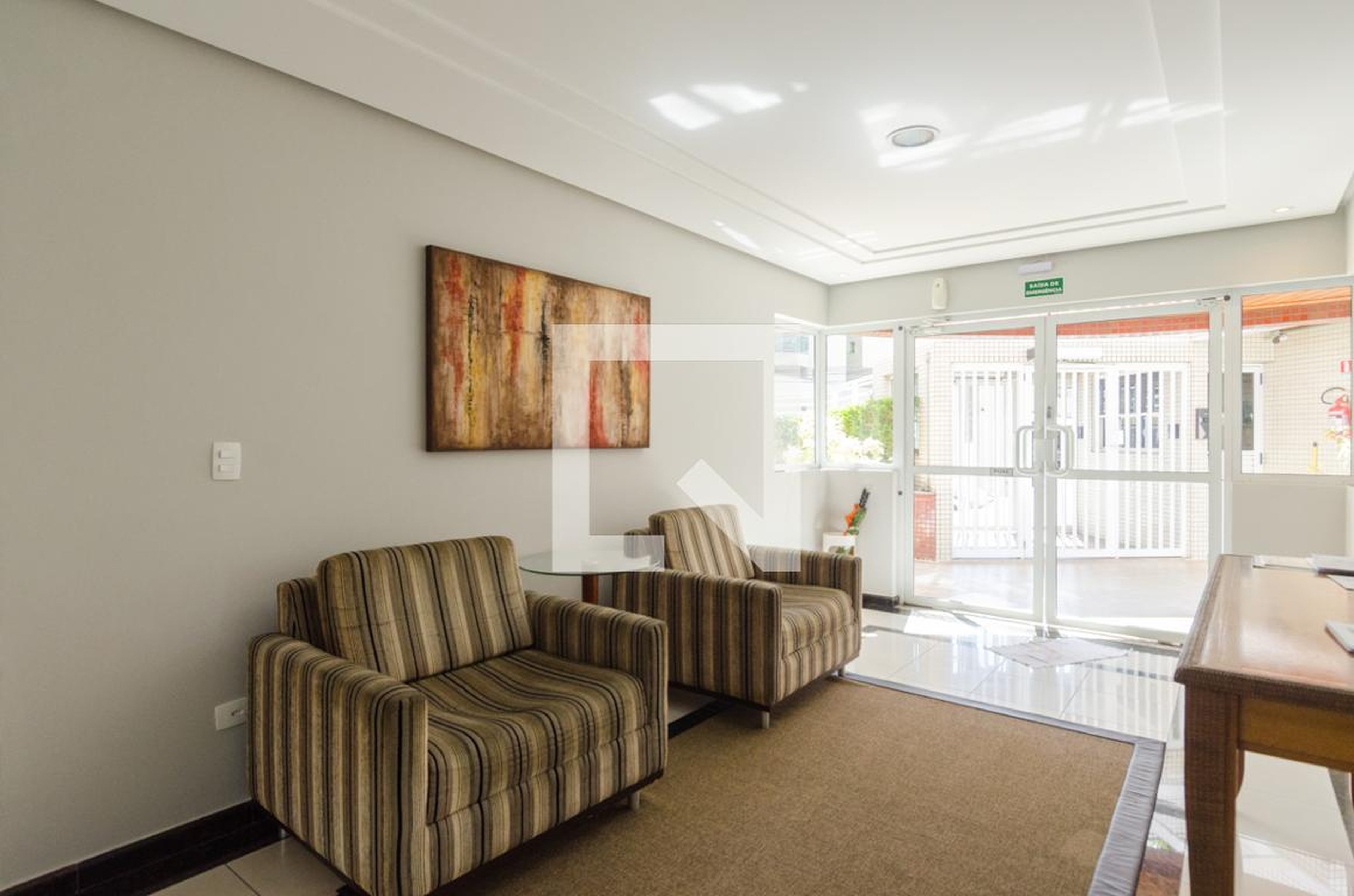 Hall - Continental Residence