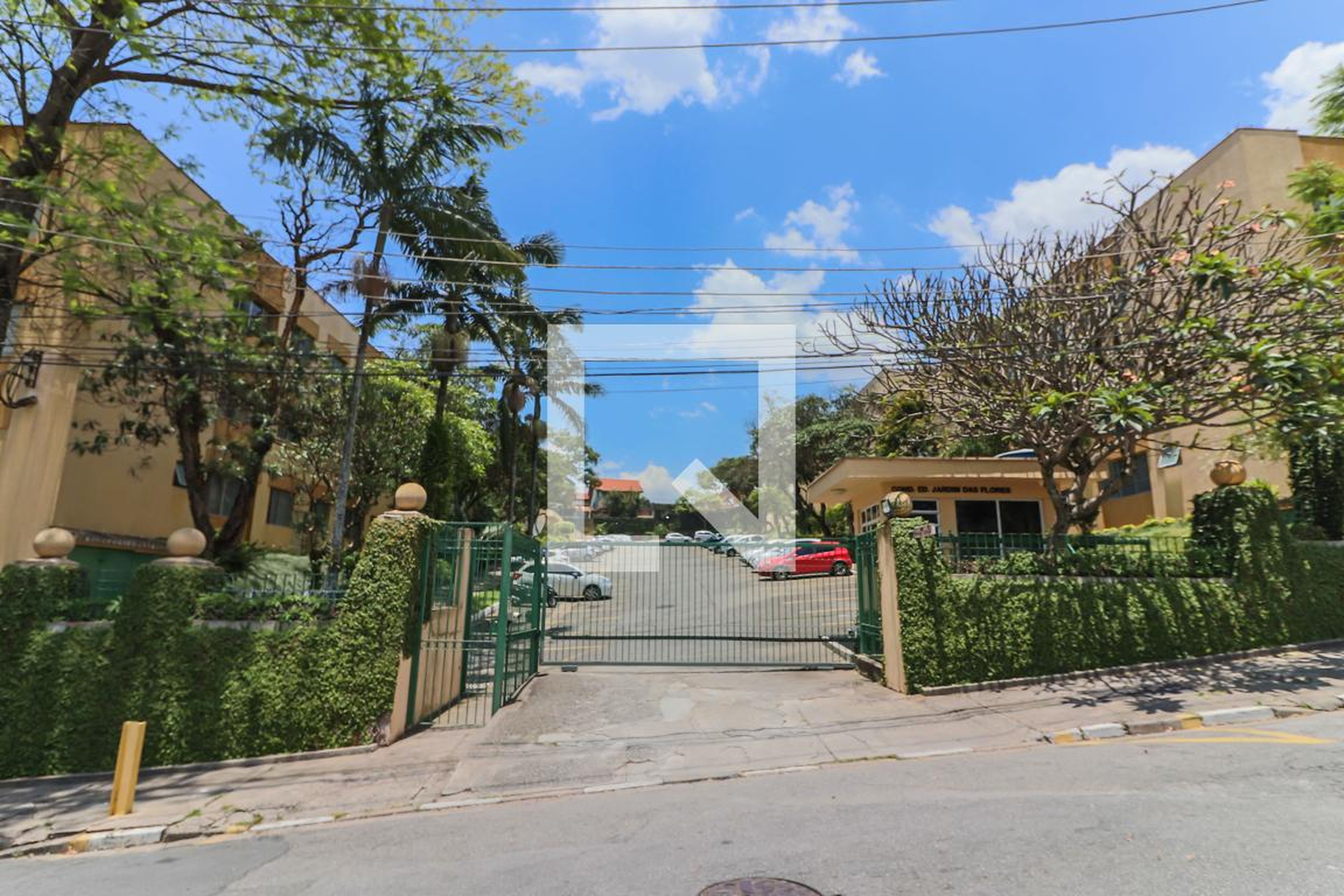 Fachada do Condomínio Condomínio Jardim das Flores