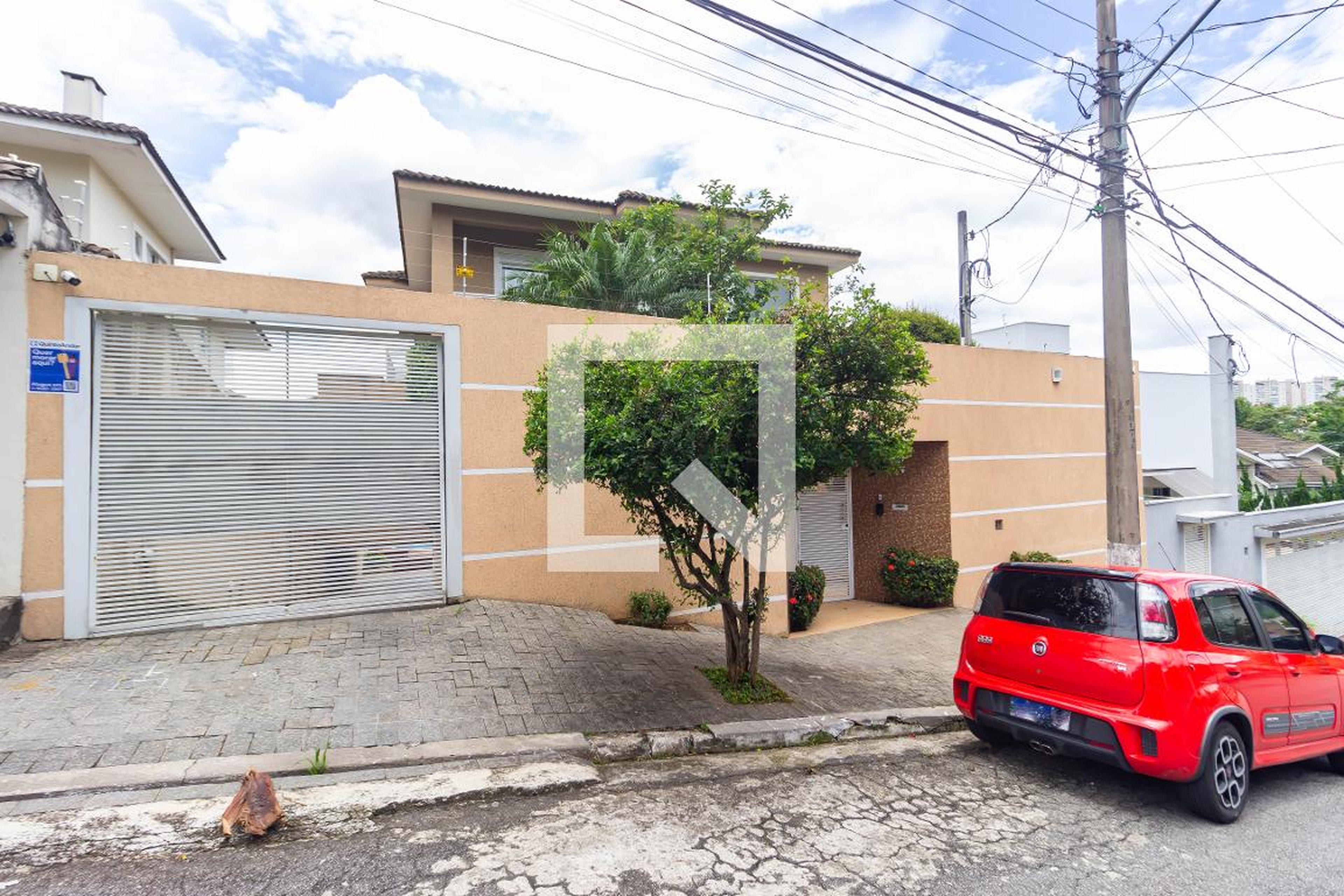 Fachada Condomínio em Rua Carlos Alberto Garcia Callioli, 107