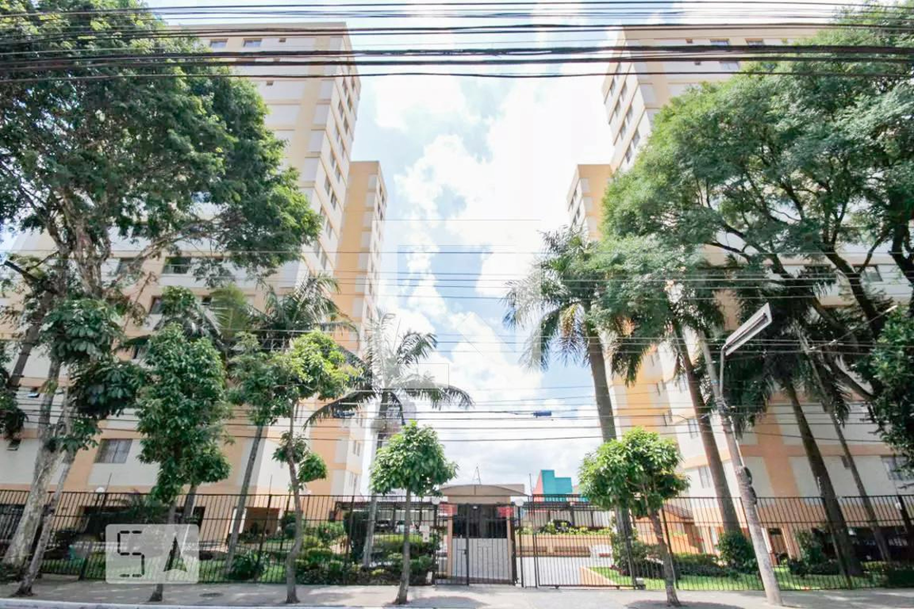 Fachada do Condomínio Condomínio Araucaria e Cipreste