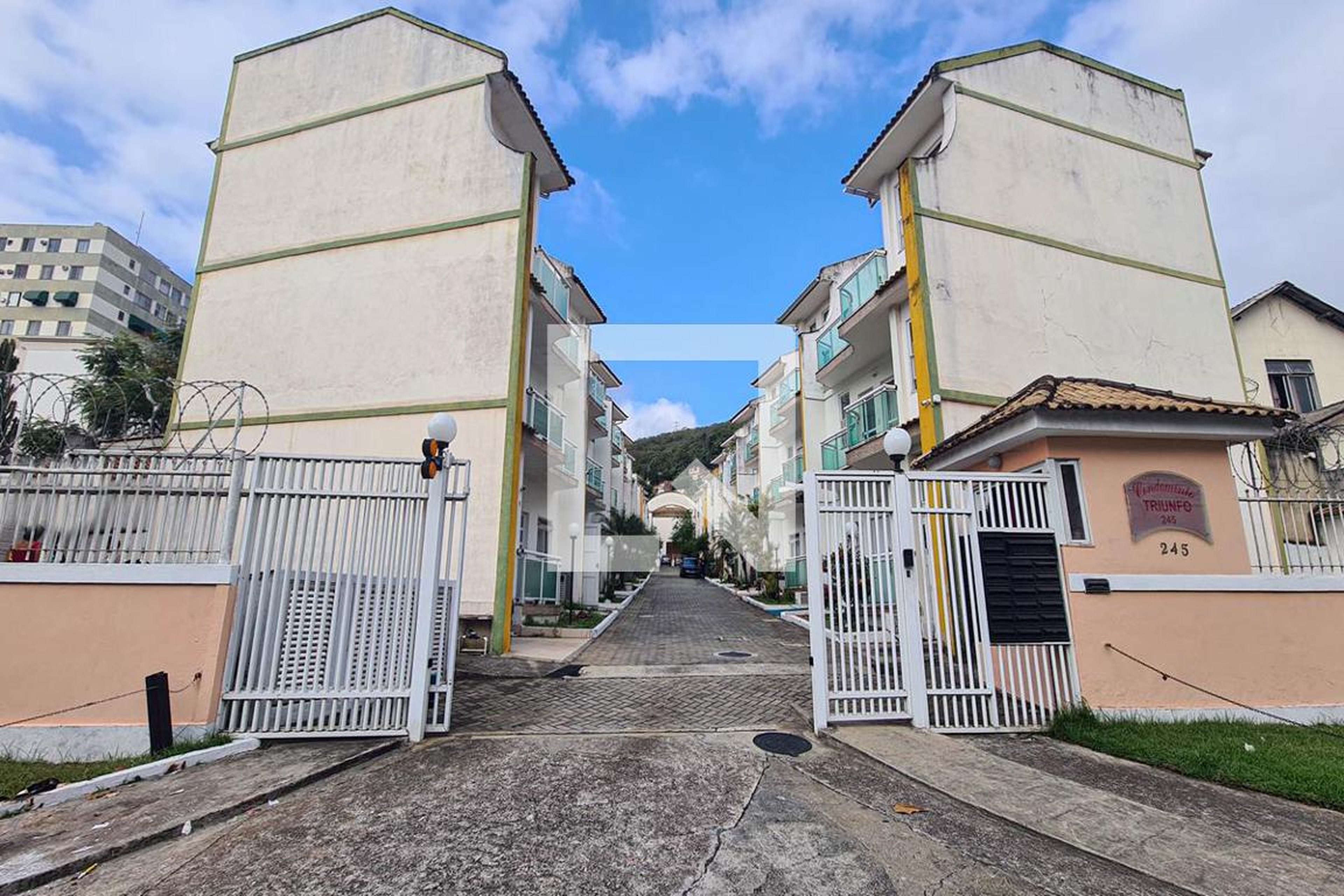 Fachada Condomínio em Avenida Ernani Cardoso, 245