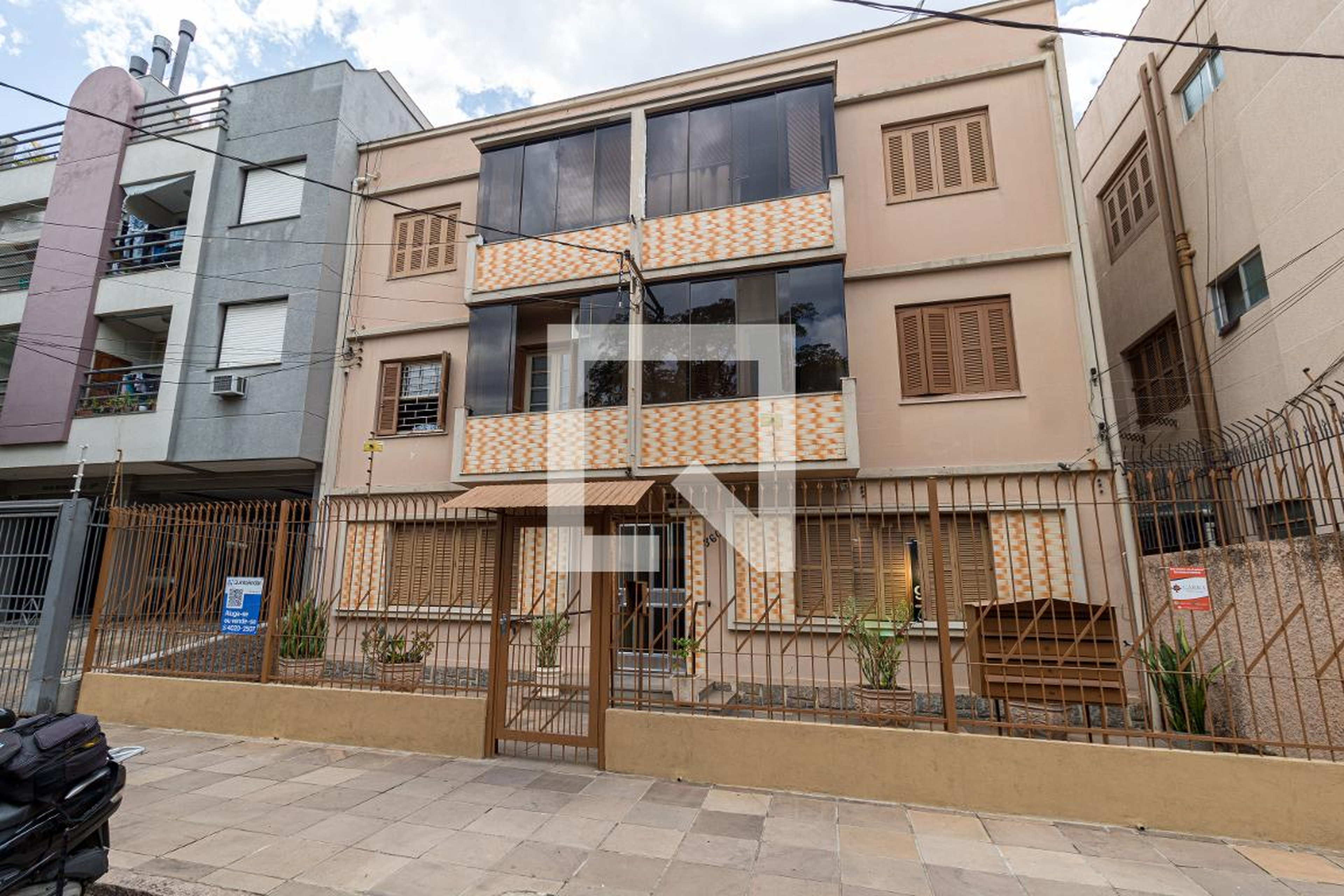 Fachada do Prédio Condomínio em Rua Vicente Lopes dos Santos, 360