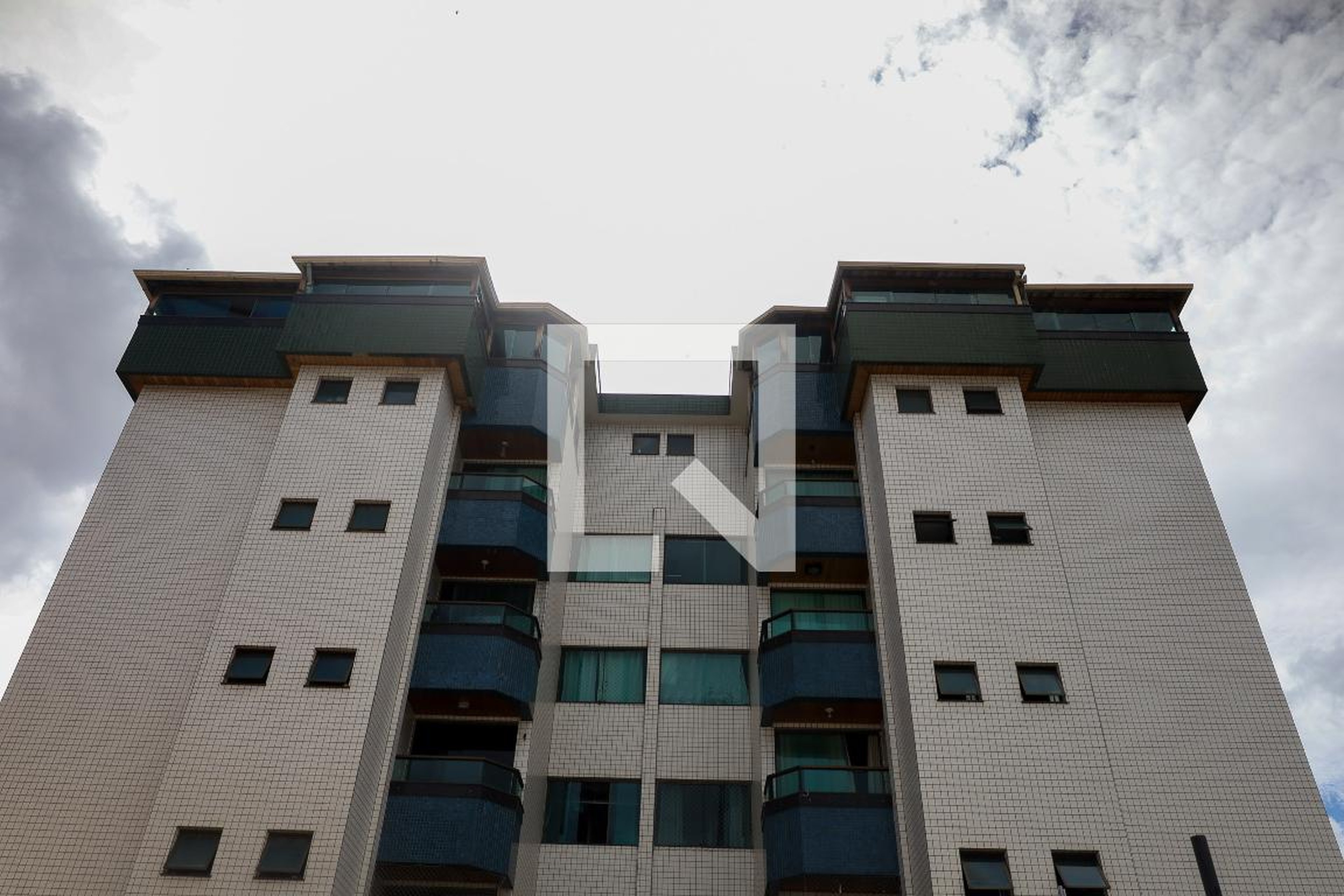 Fachada Condomínio em Rua Joaquim Gonçalves Pimenta, 105