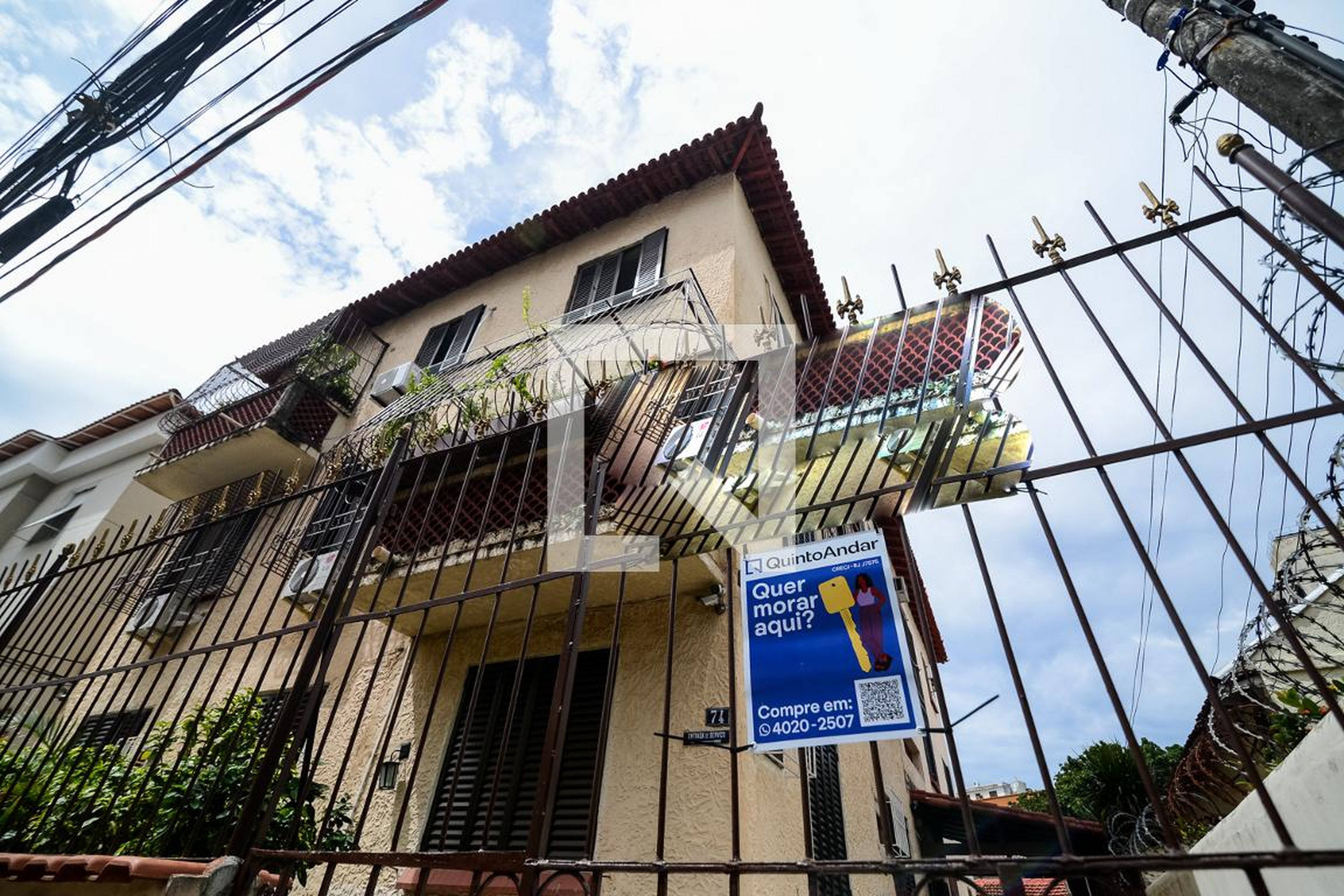 Fachada Condomínio em Rua Palmira Gonçalves Maia, 74