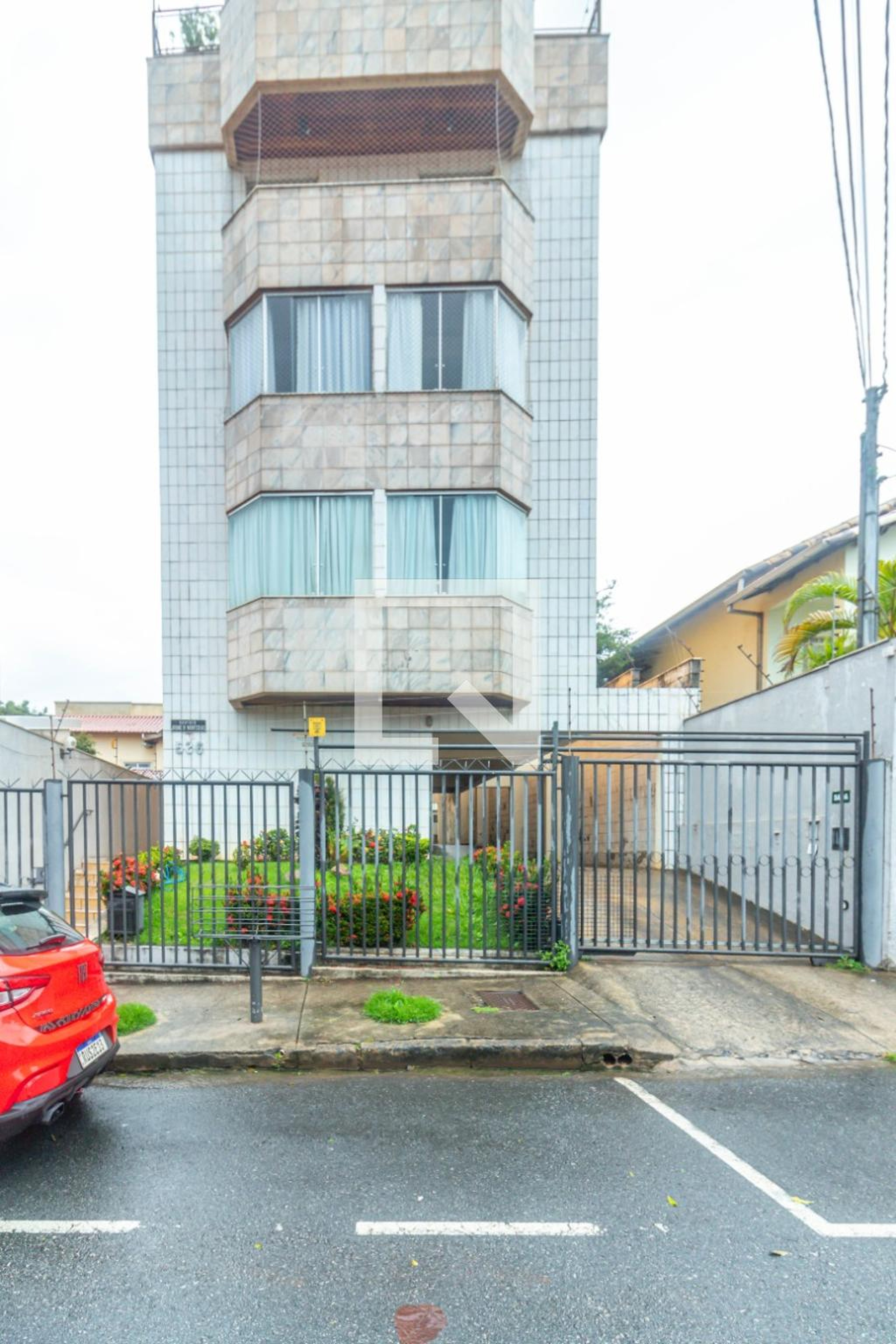 Fachada Condomínio em Rua Madressilva, 536