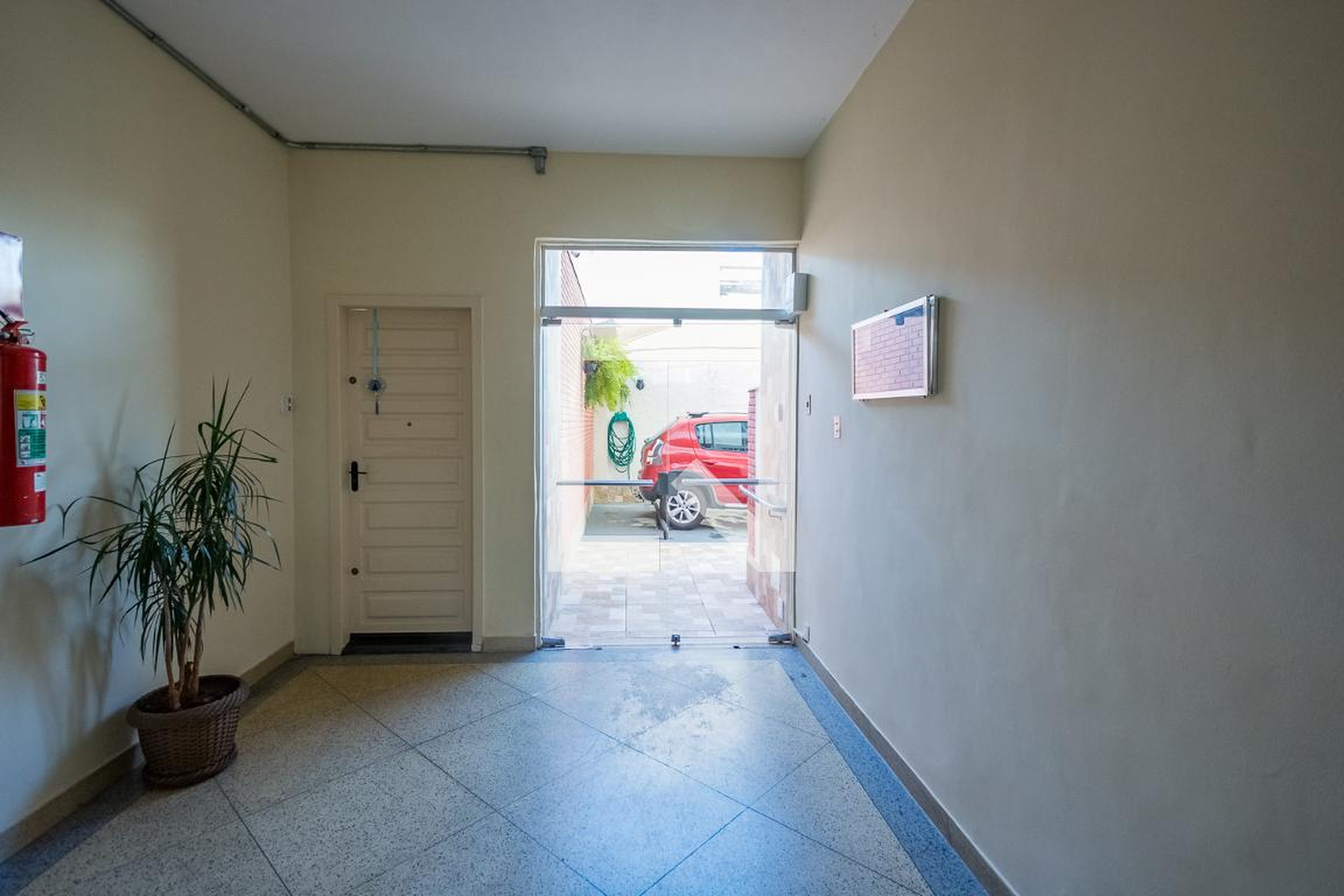 Hall de entrada Condomínio em Rua Japão, 404