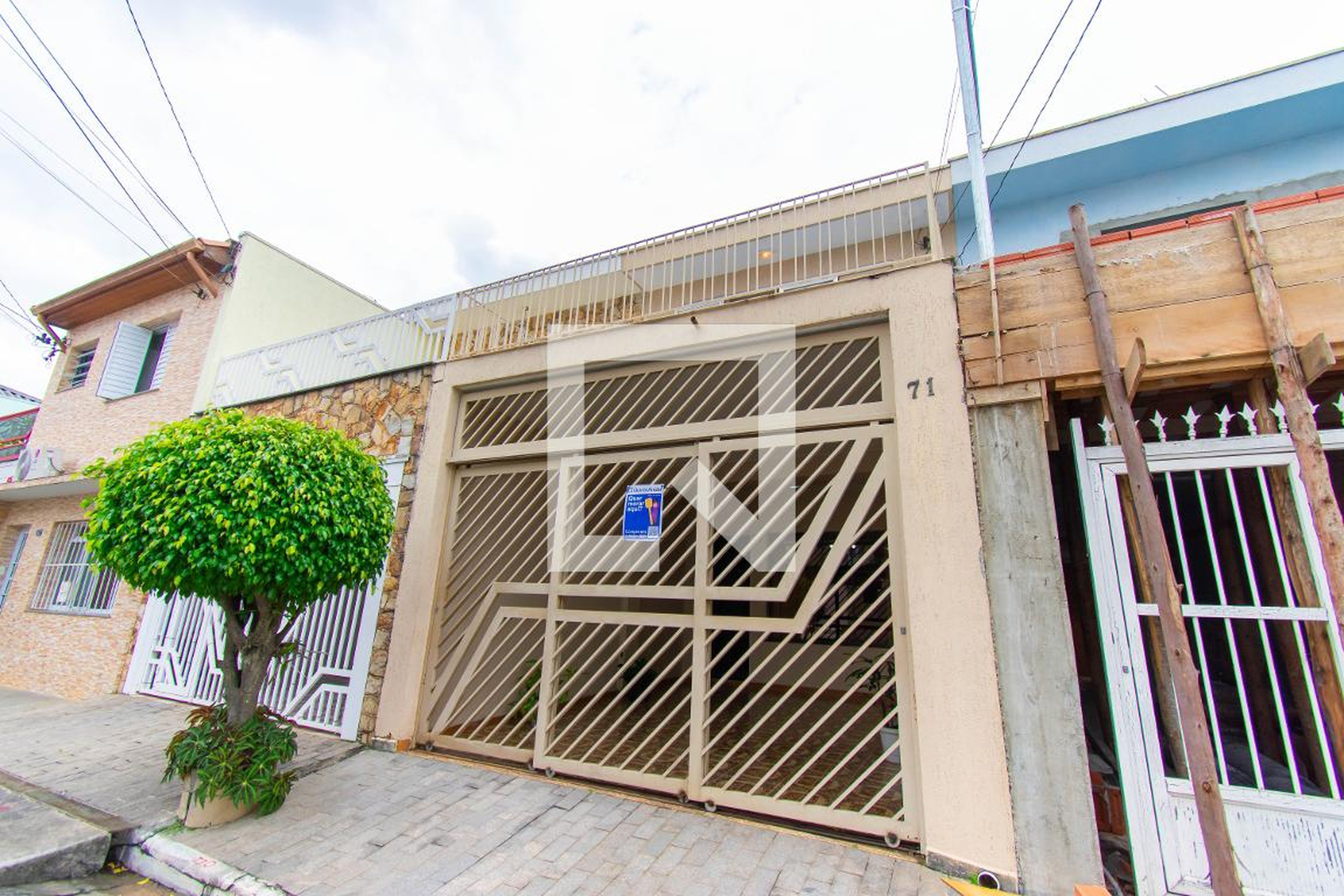 Fachada Condomínio em Travessa Professor Joaquim Torres Santiago, 71