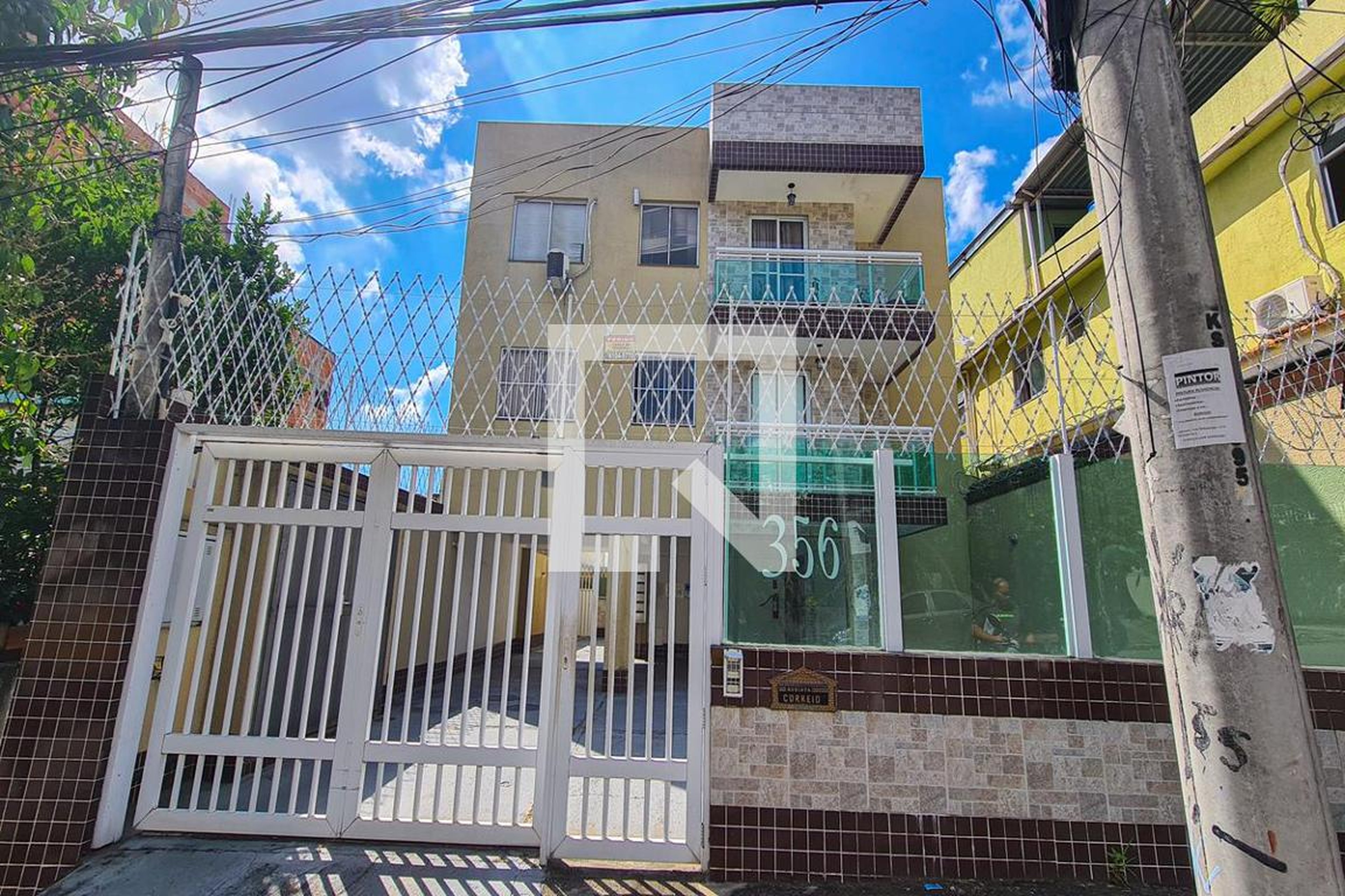 Fachada do Condomínio Condomínio Amparo