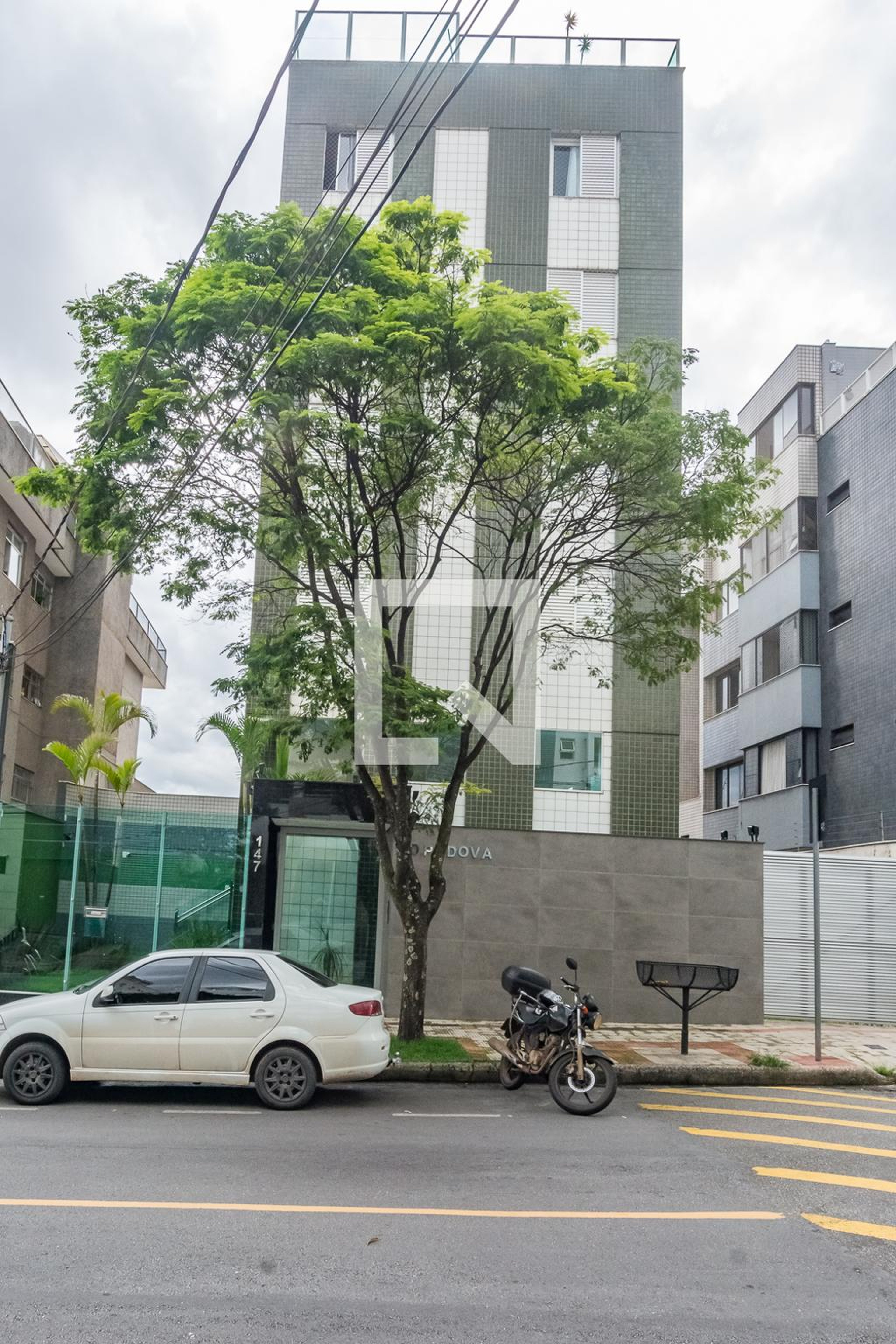 Fachada Condomínio em Rua Marco Aurélio de Miranda, 147