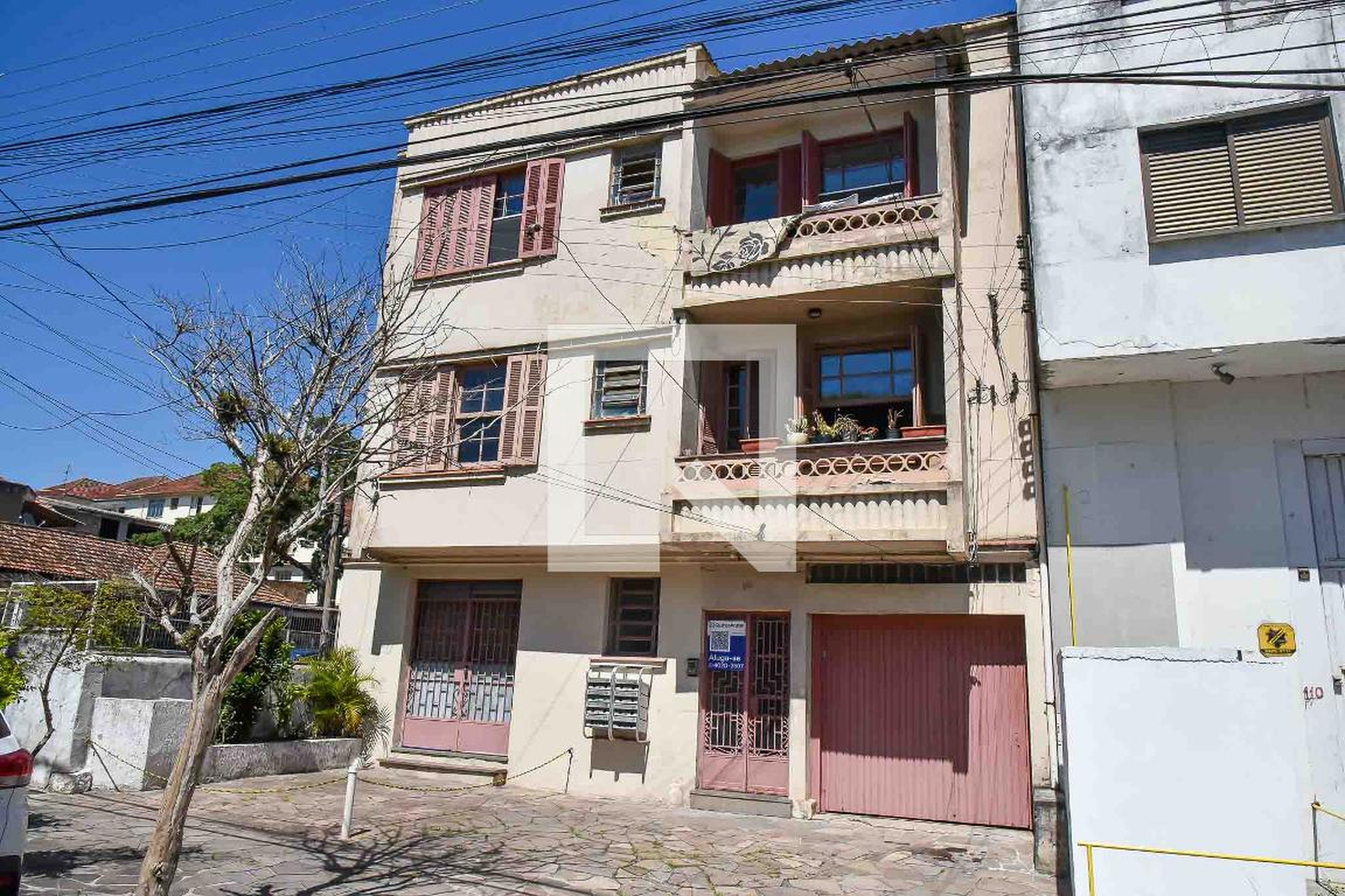 Fachada do Prédio Condomínio em Avenida General Emílio Lúcio Esteves, 98