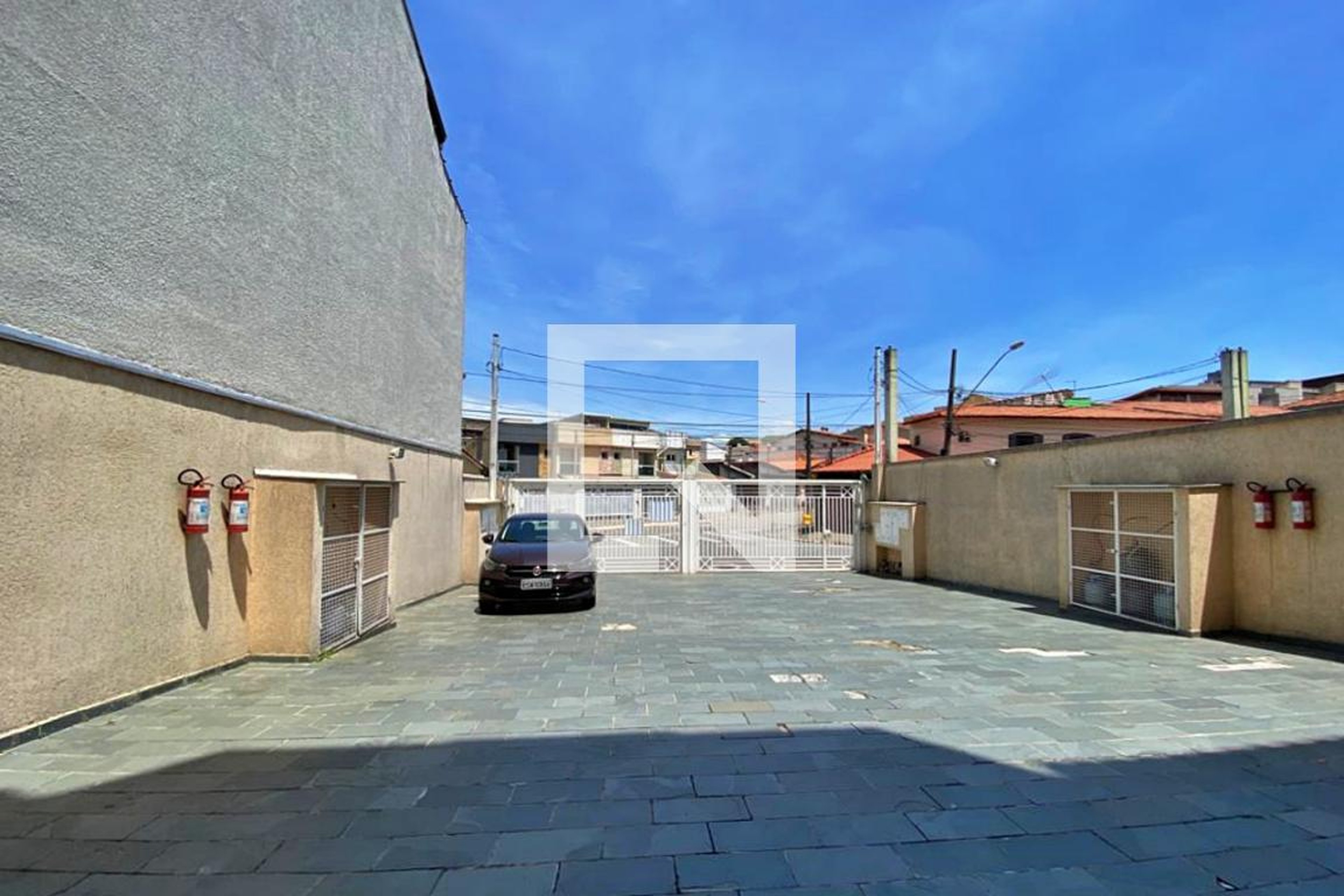 Fachada Condomínio em Rua Miquelina, 26