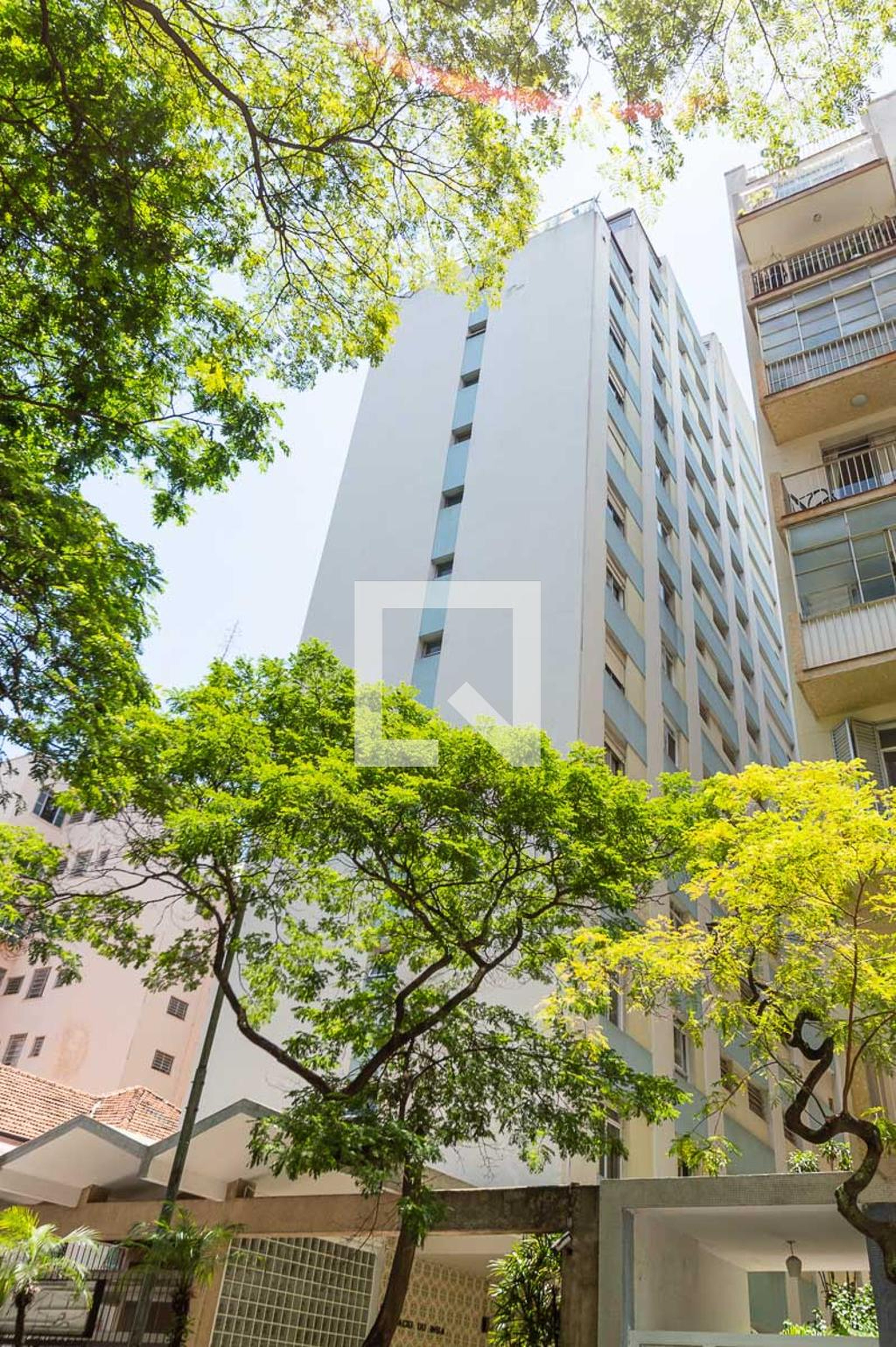 Fachada Condomínio em Rua Martiniano de Carvalho, 142