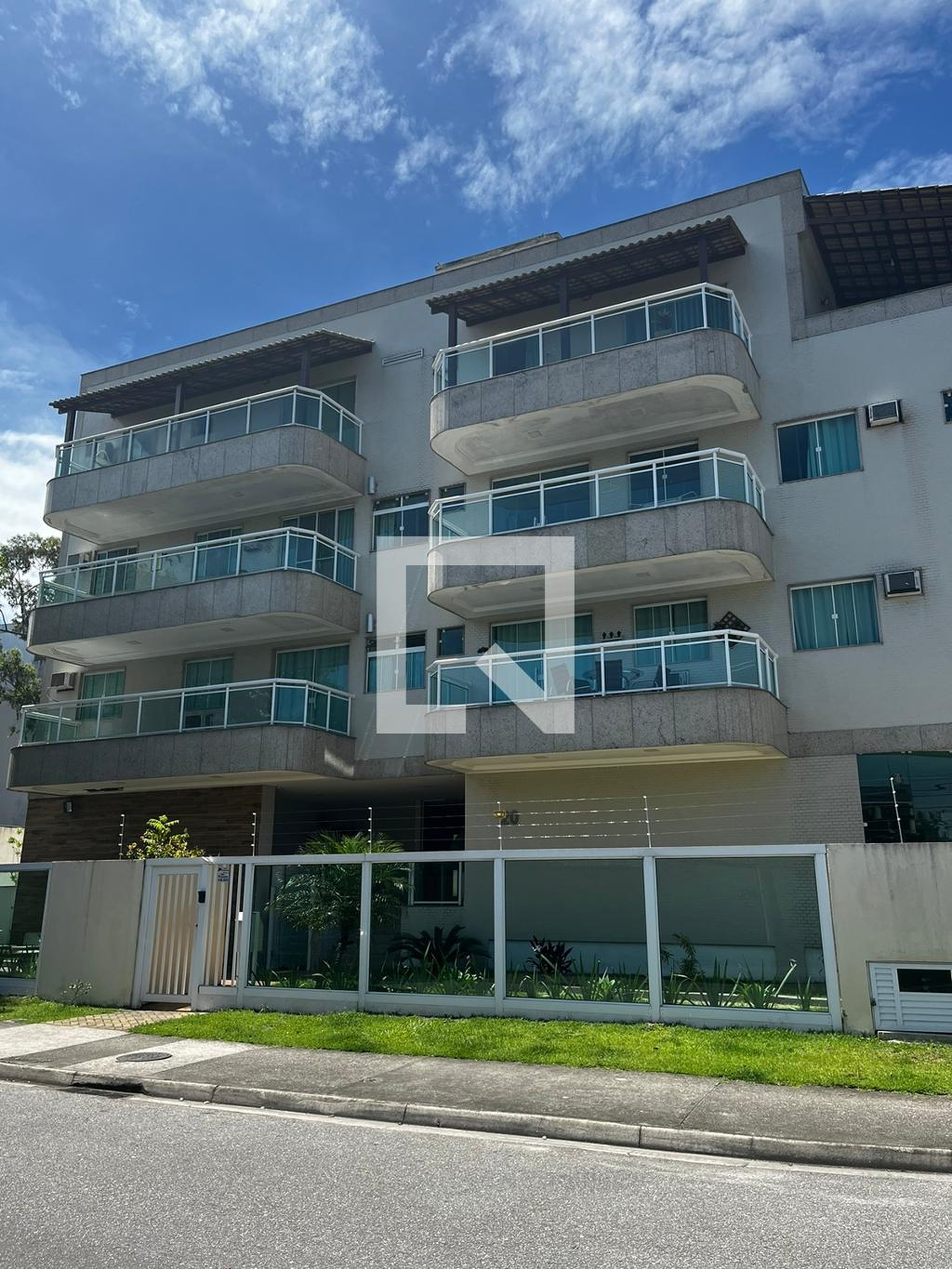 Fachada Condomínio em Rua Venâncio Veloso, 20