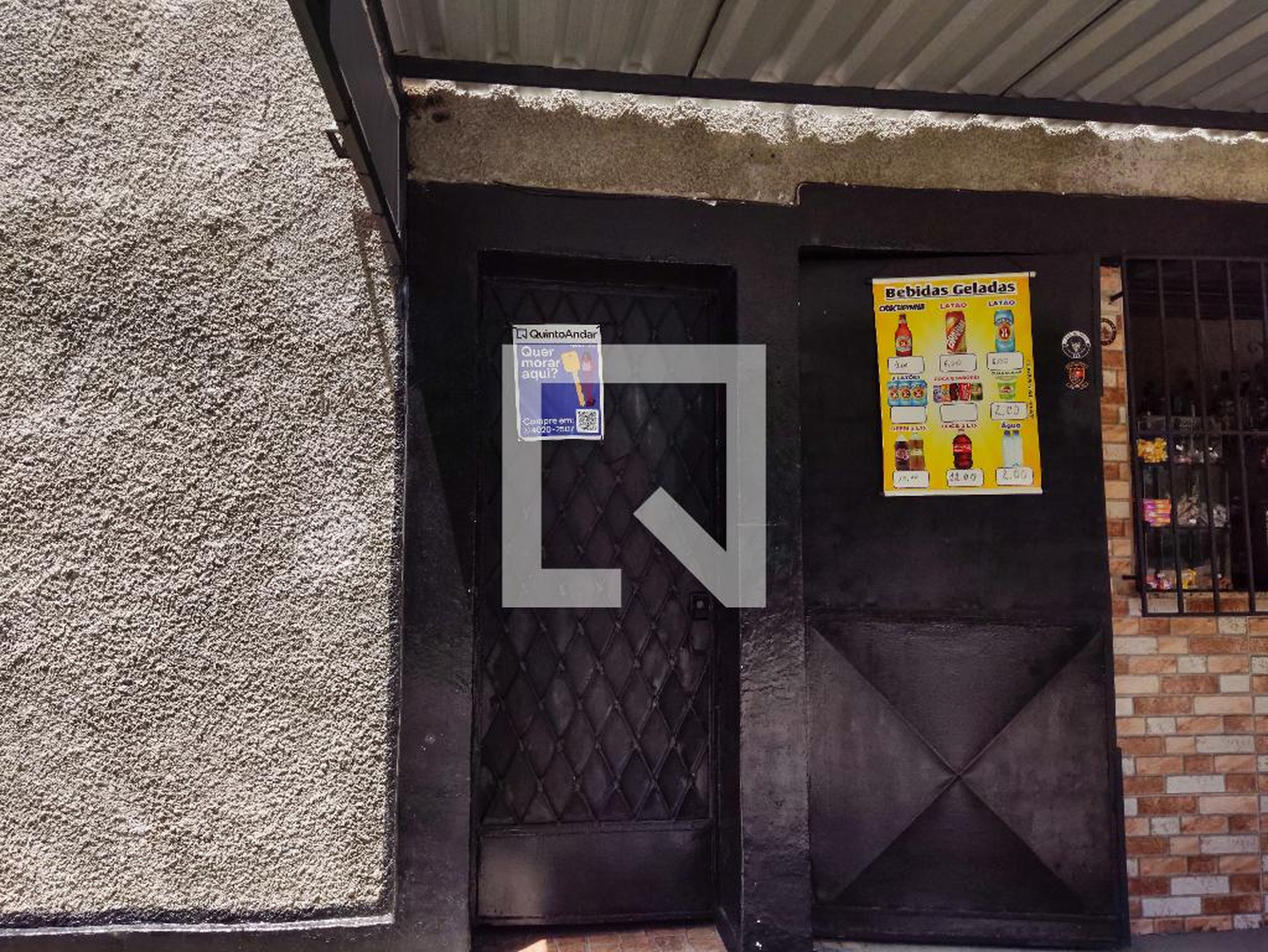 Fachada Condomínio em R. Caetano da Silva, 675