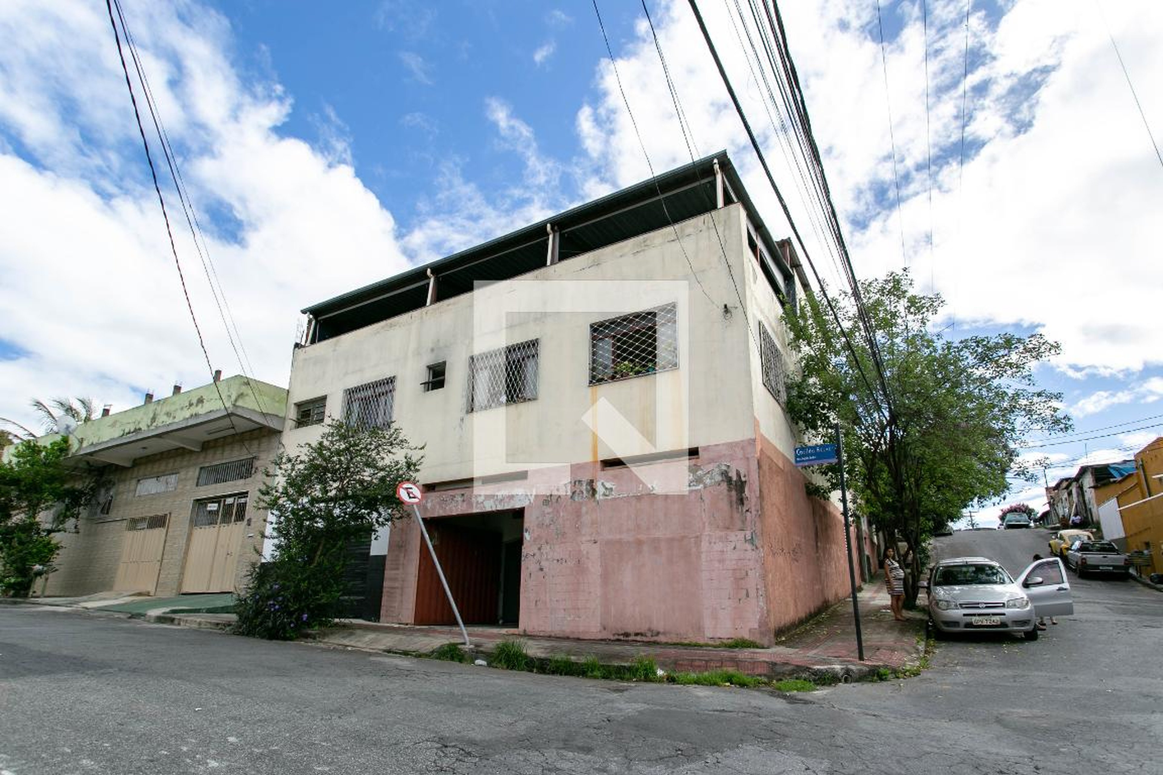 Fachada Condomínio em Rua Cacilda Becker, 12