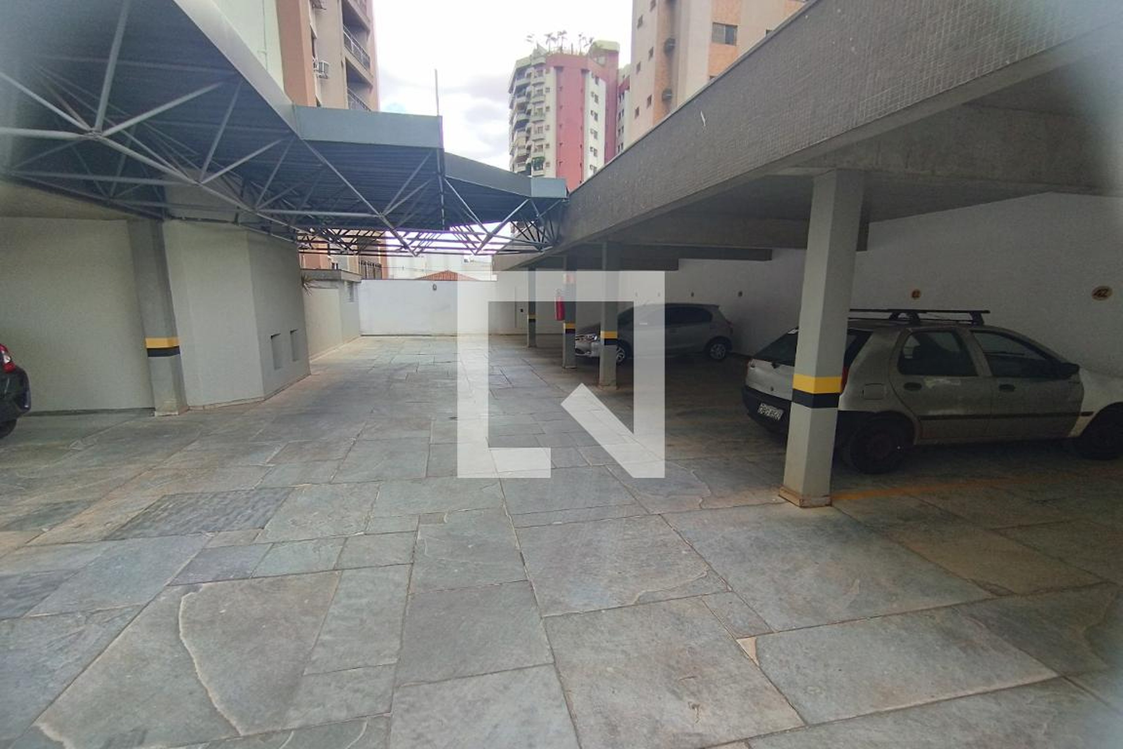 Estacionamento - Edificio Aruanã