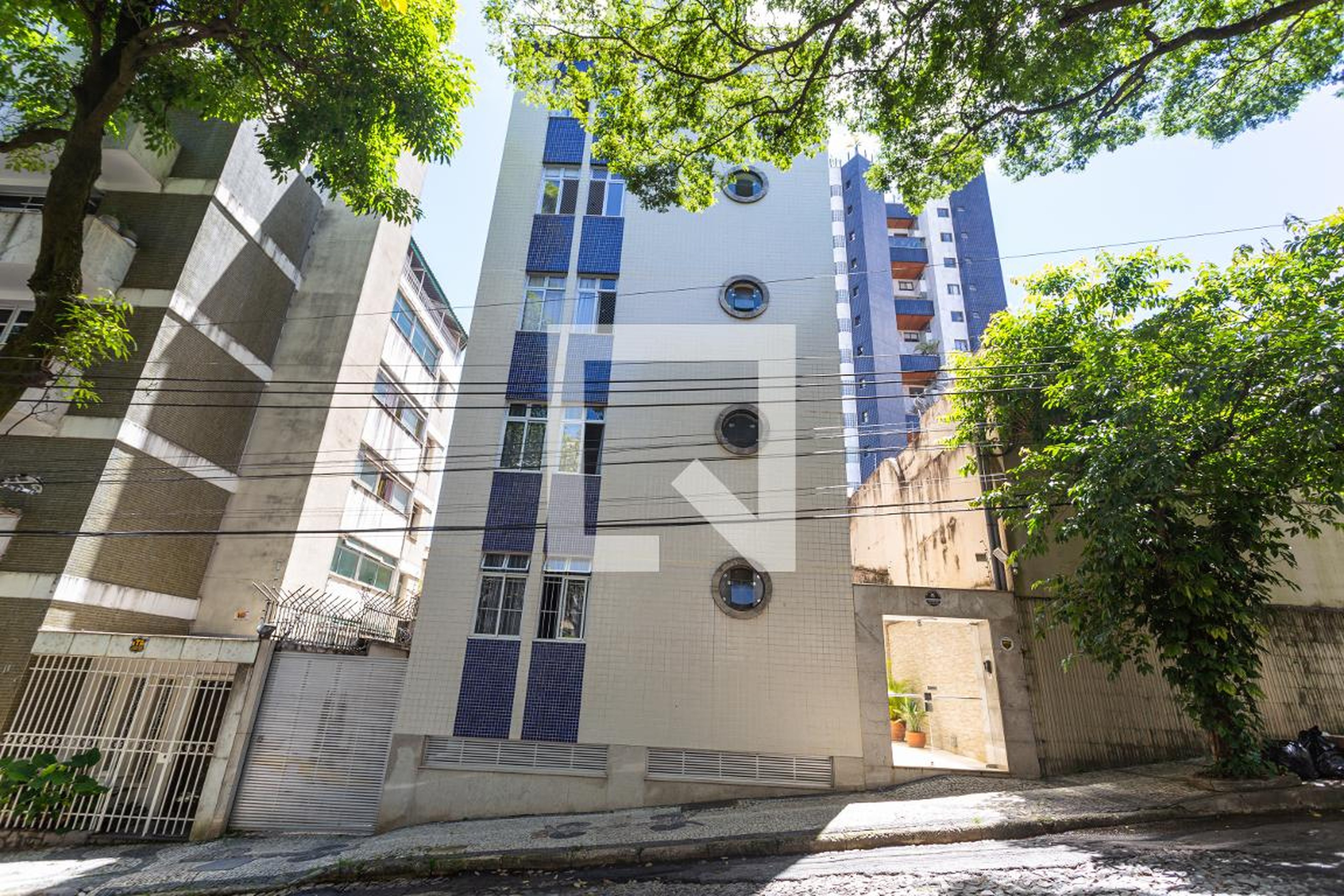 Fachada Condomínio em Rua Miradouro, 23