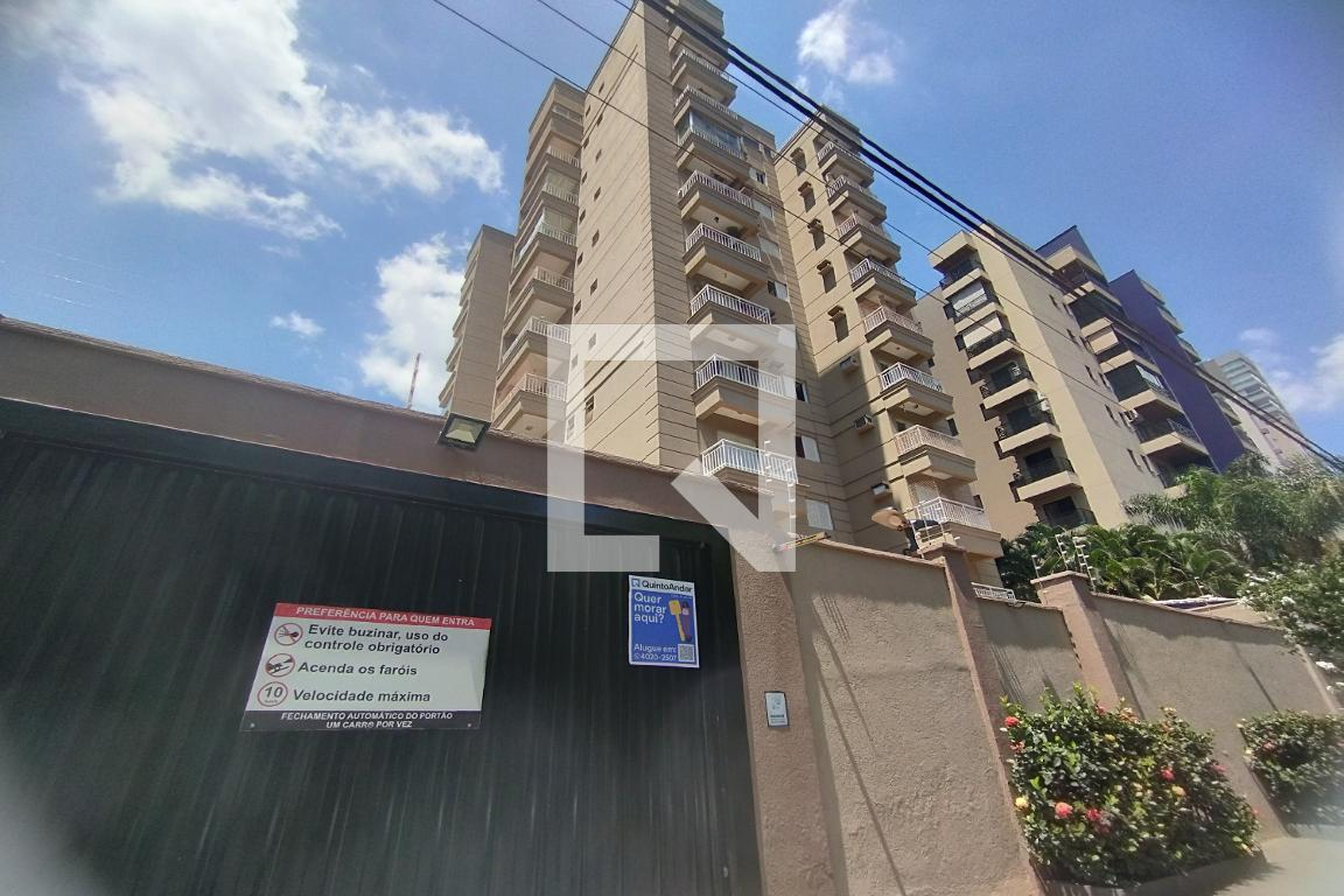 Fachada Condomínio Parque das Arvores