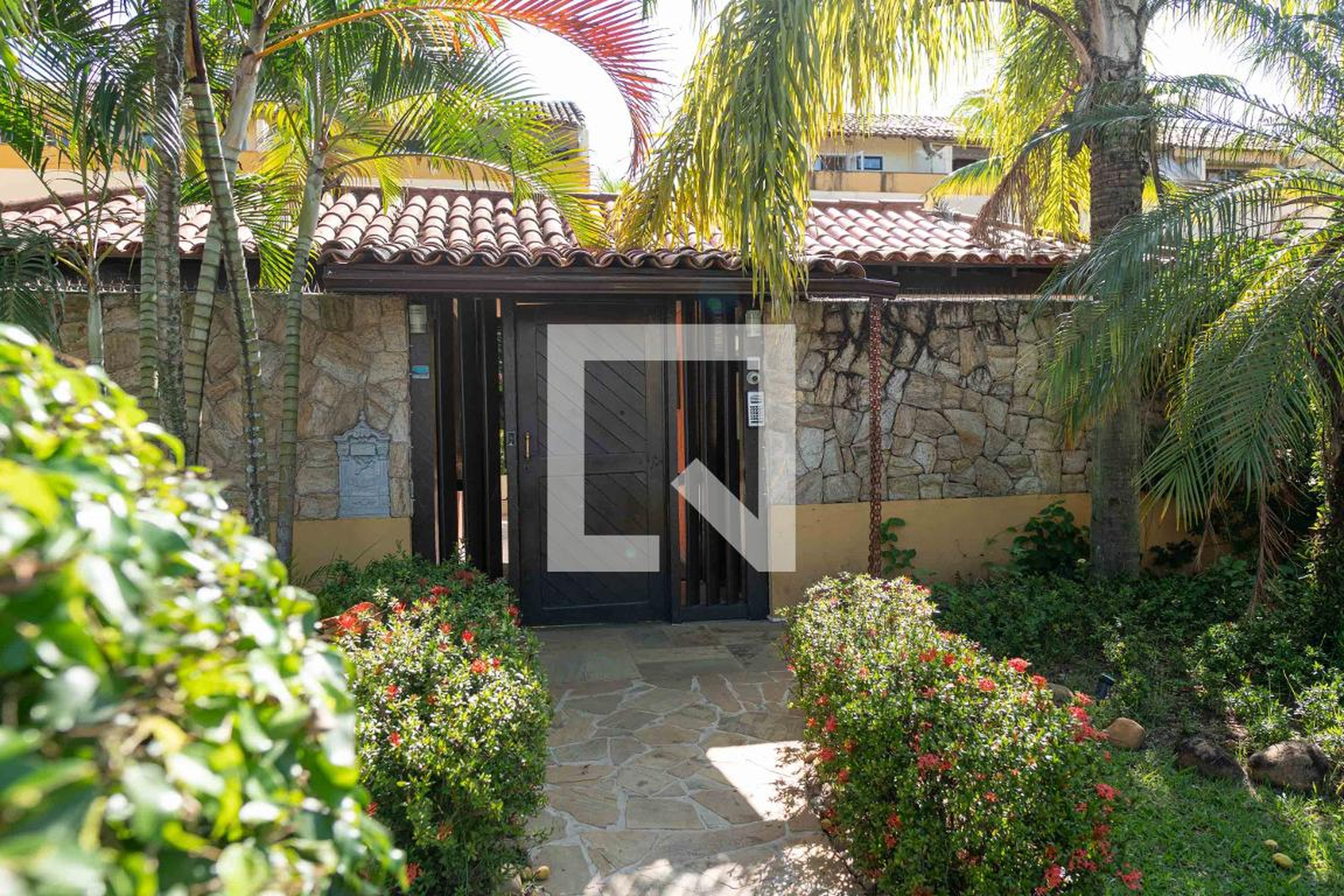 Fachada do Condomínio Condomínio Vilagge Camboinhas