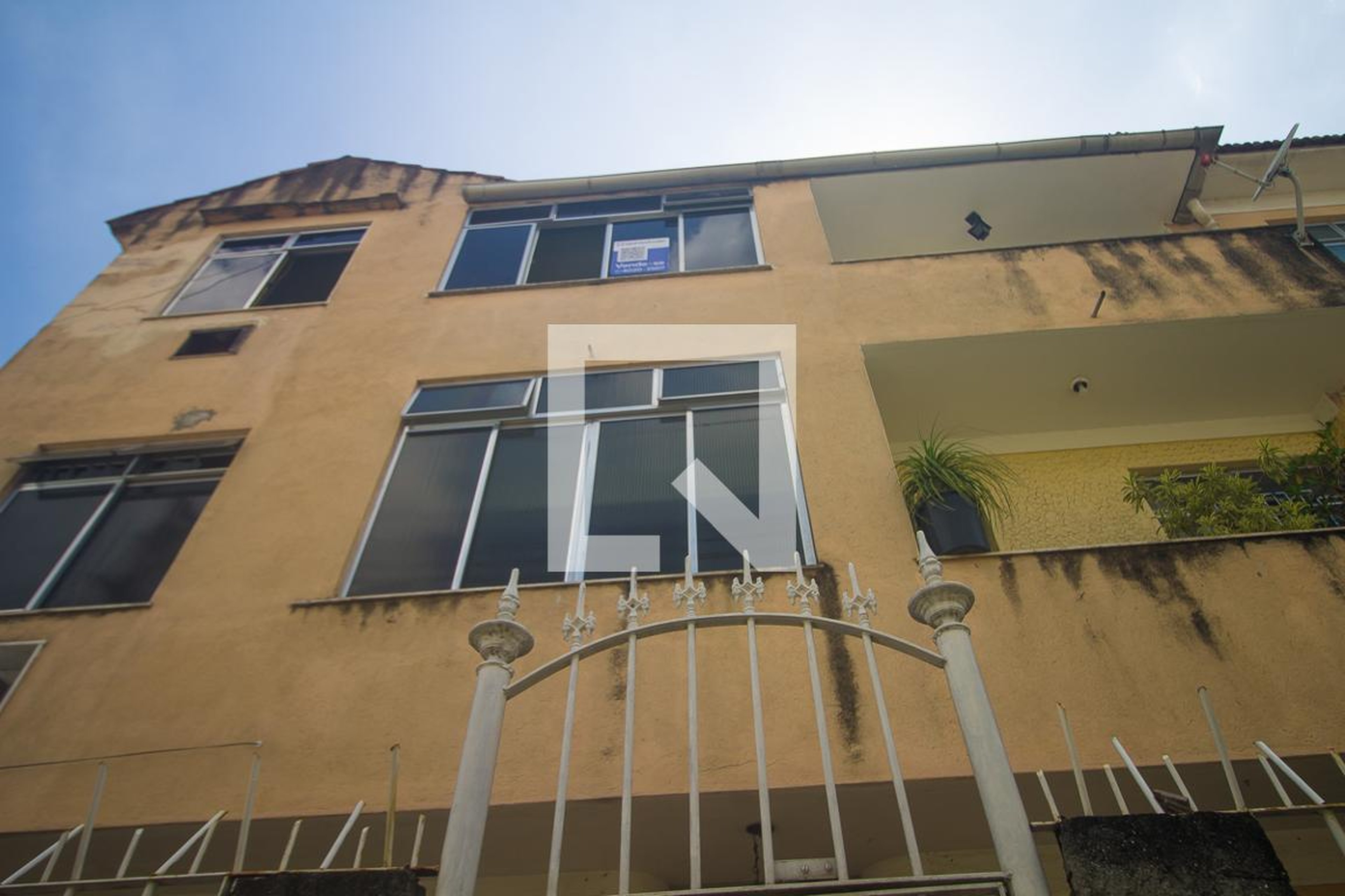 Fachada do Prédio Condomínio Luiz