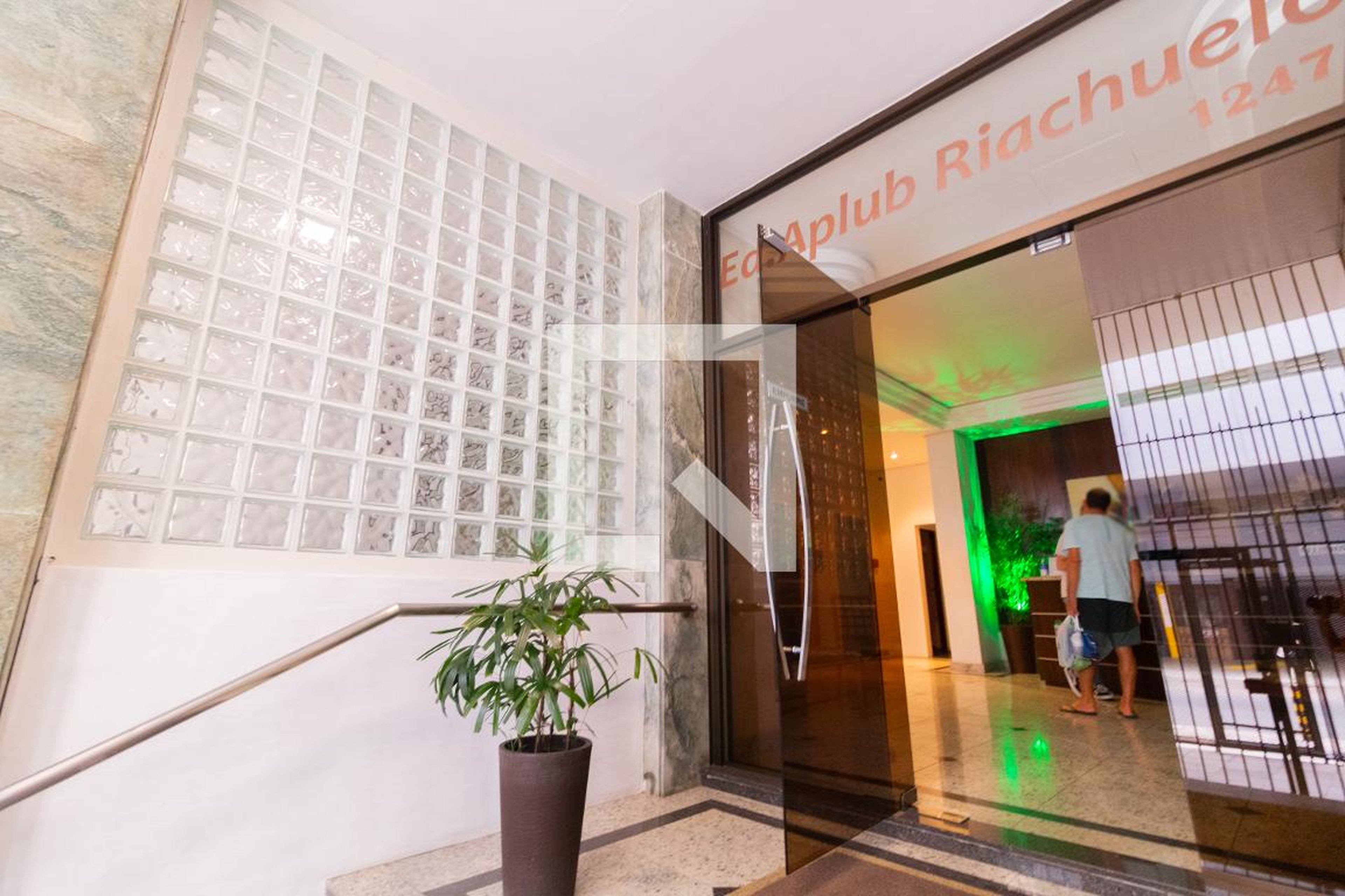 Entrada - Edifício Aplub Riachuelo