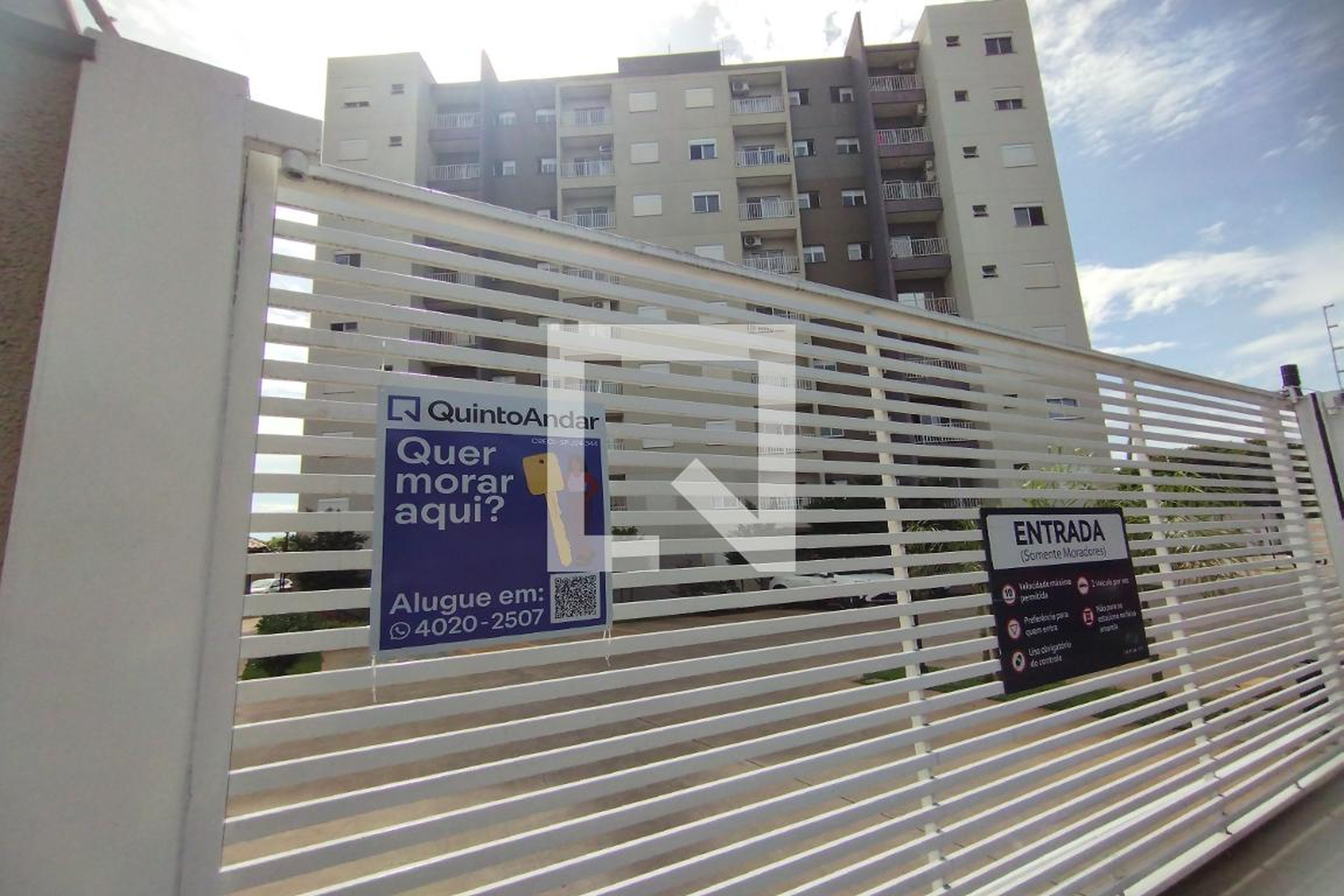 Fachada do Condomínio Condomínio Easy Residencial