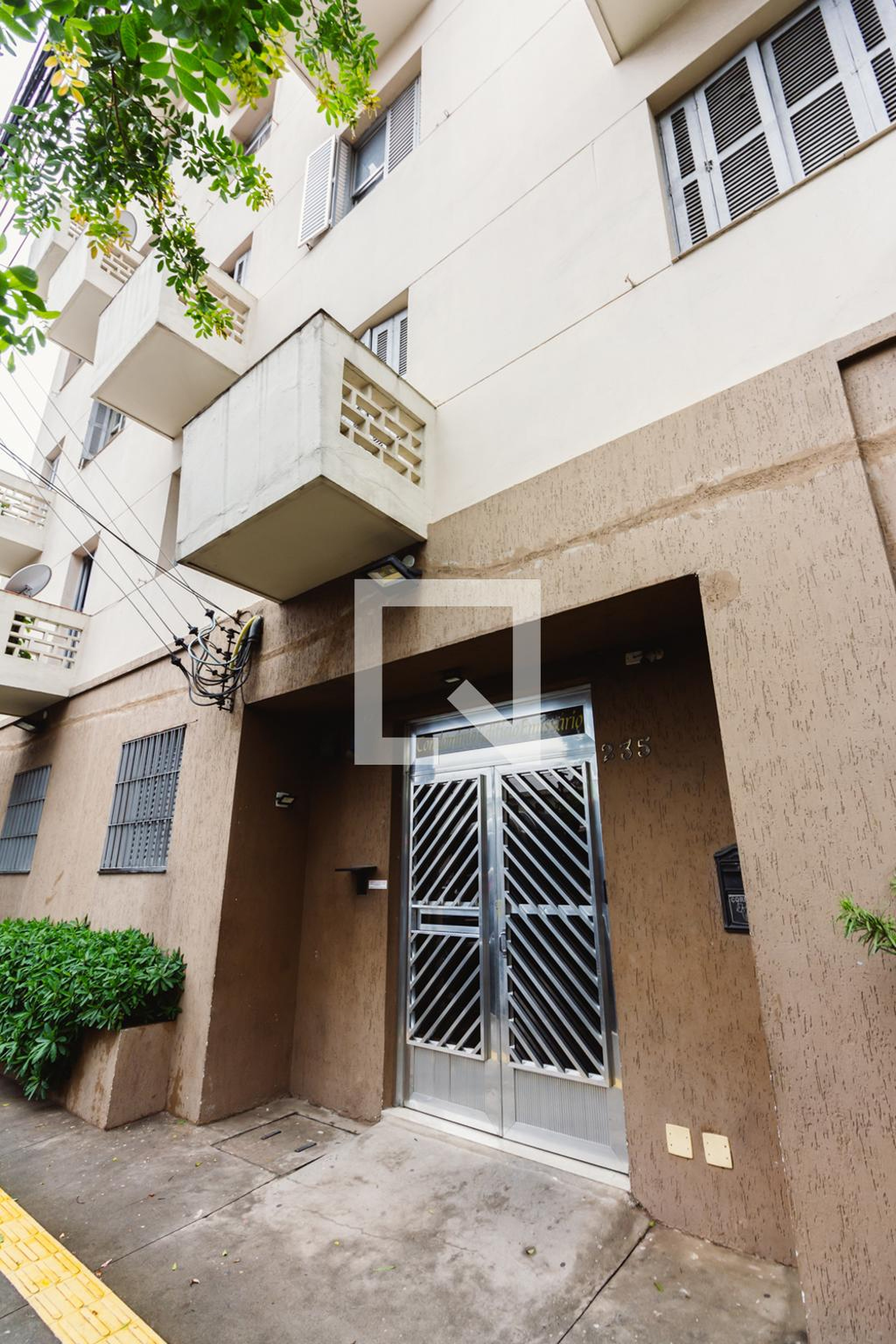 Fachada Condomínio em Rua Sérgio Tomás, 265