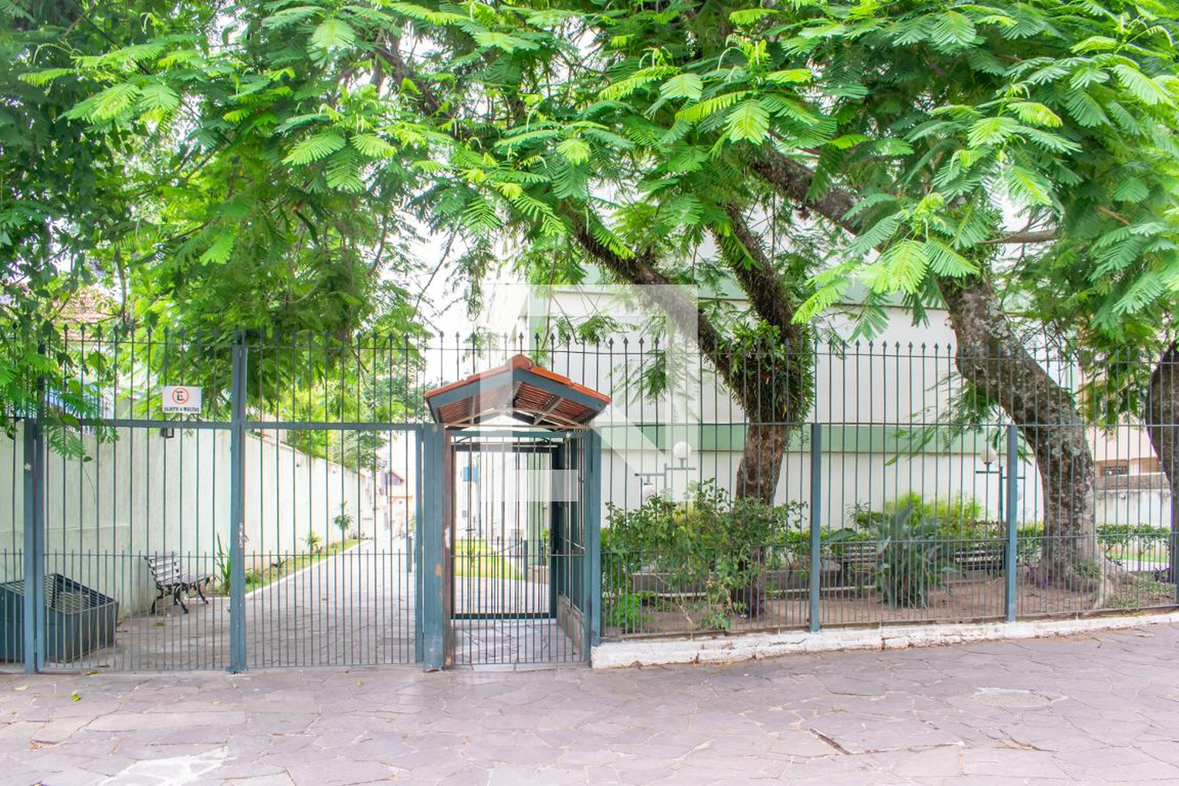 Fachada do Condomínio Condomínio em Rua Camaquã, 909