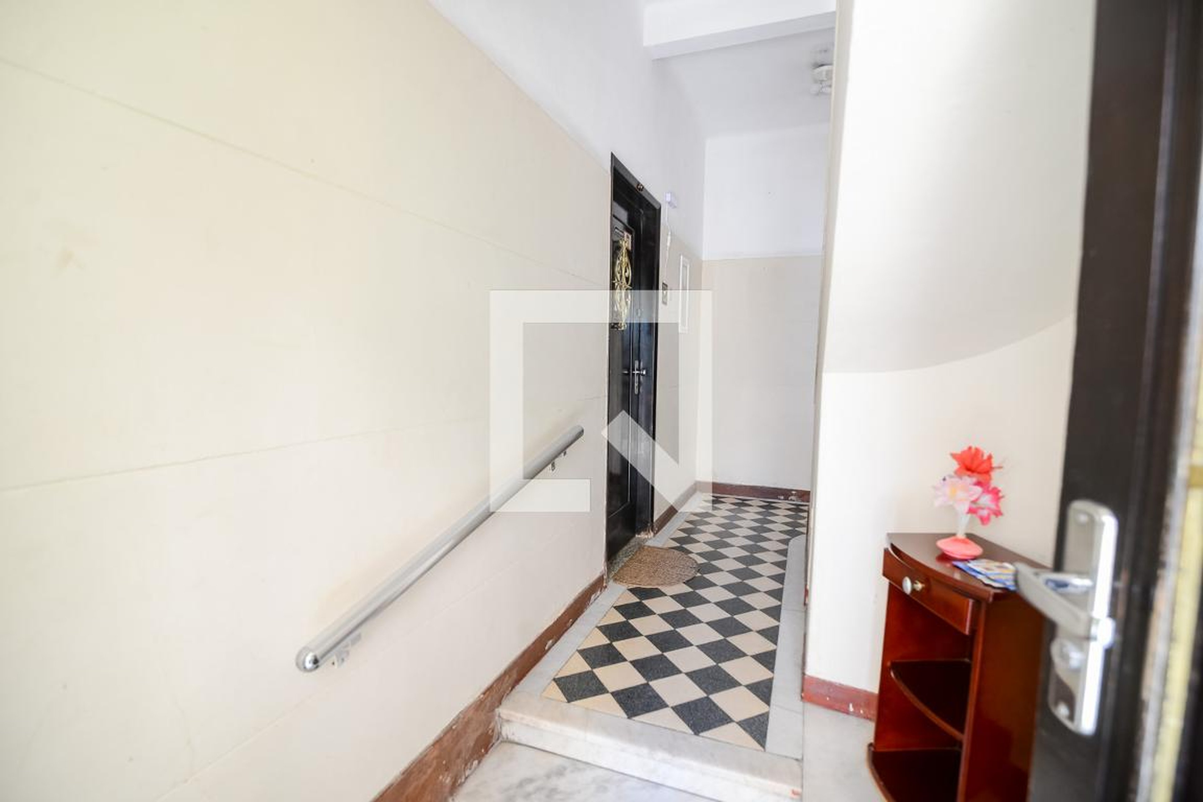 Hall - null