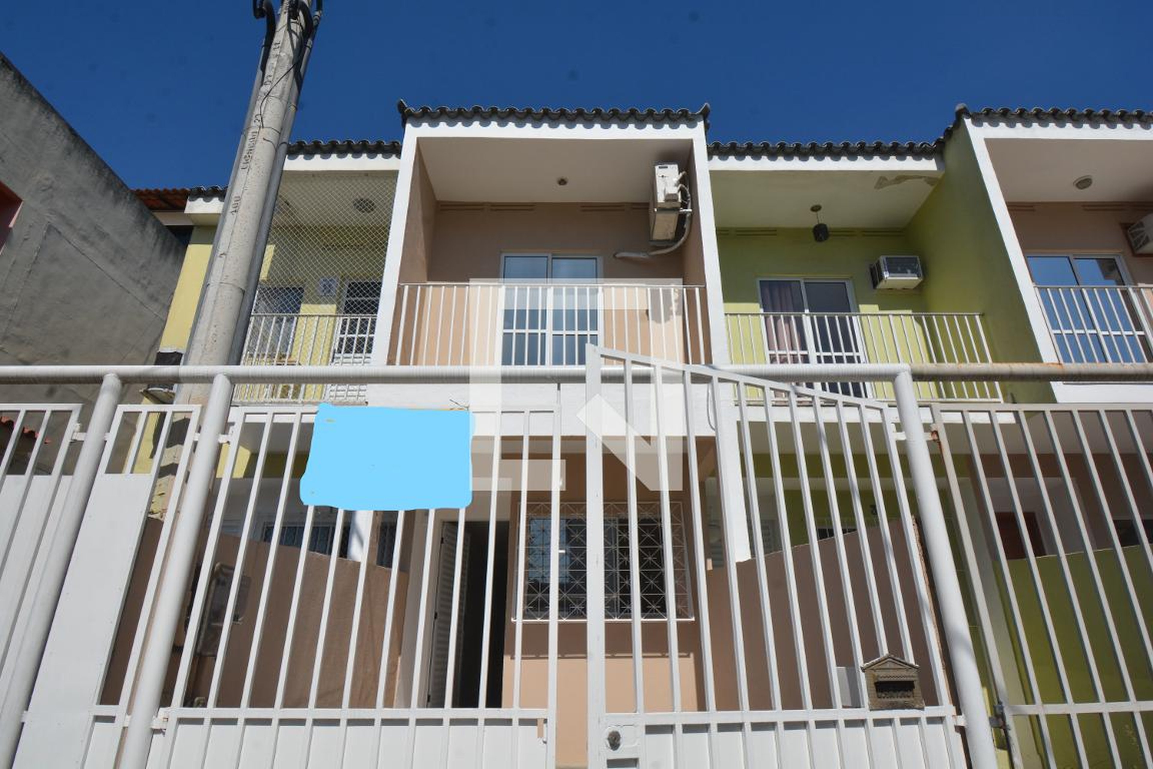 Fachada Condomínio em Rua Vicente Neiva, 10