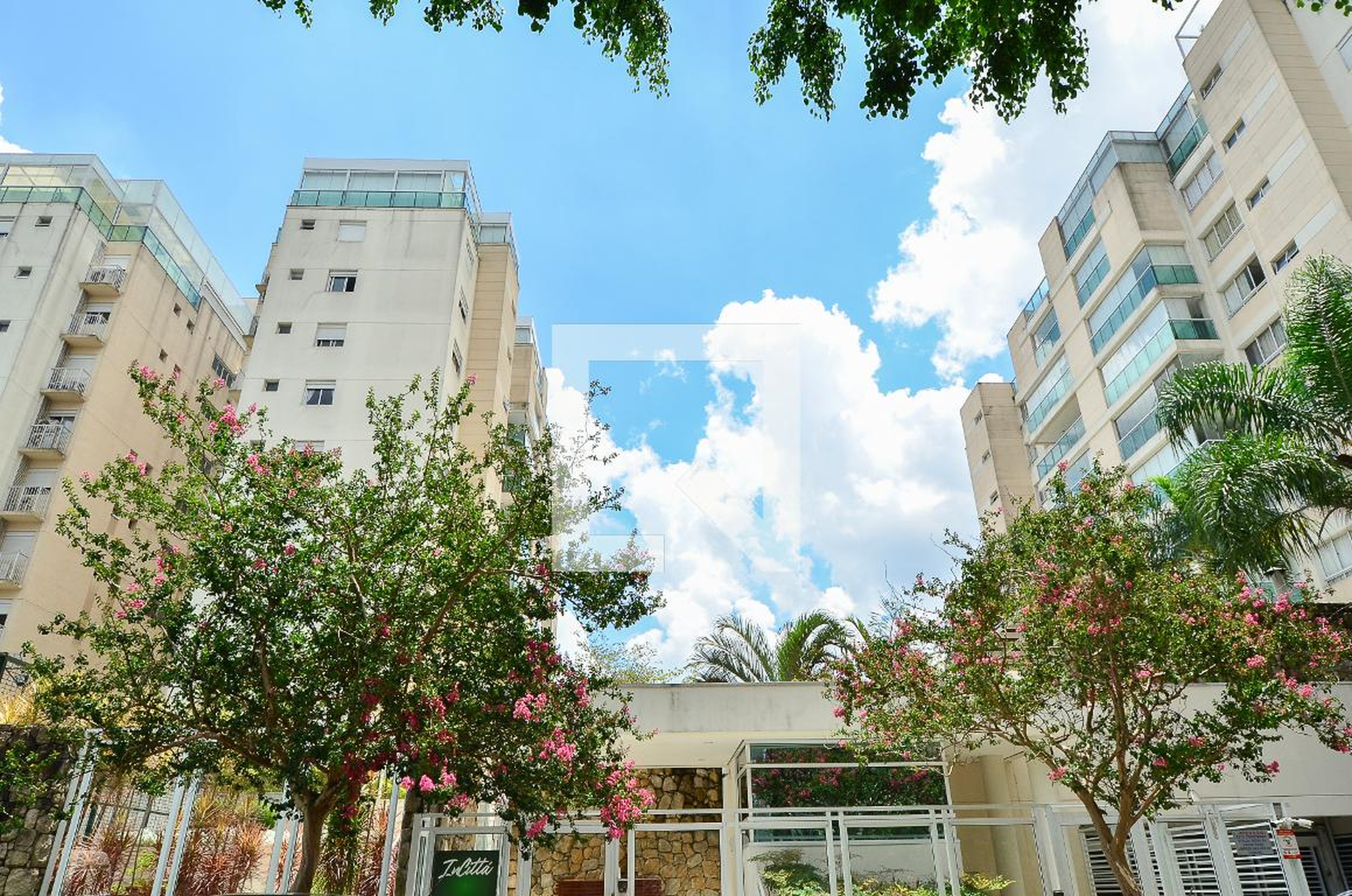 Fachada do Condomínio Condomínio In Cittá Planalto Paulista