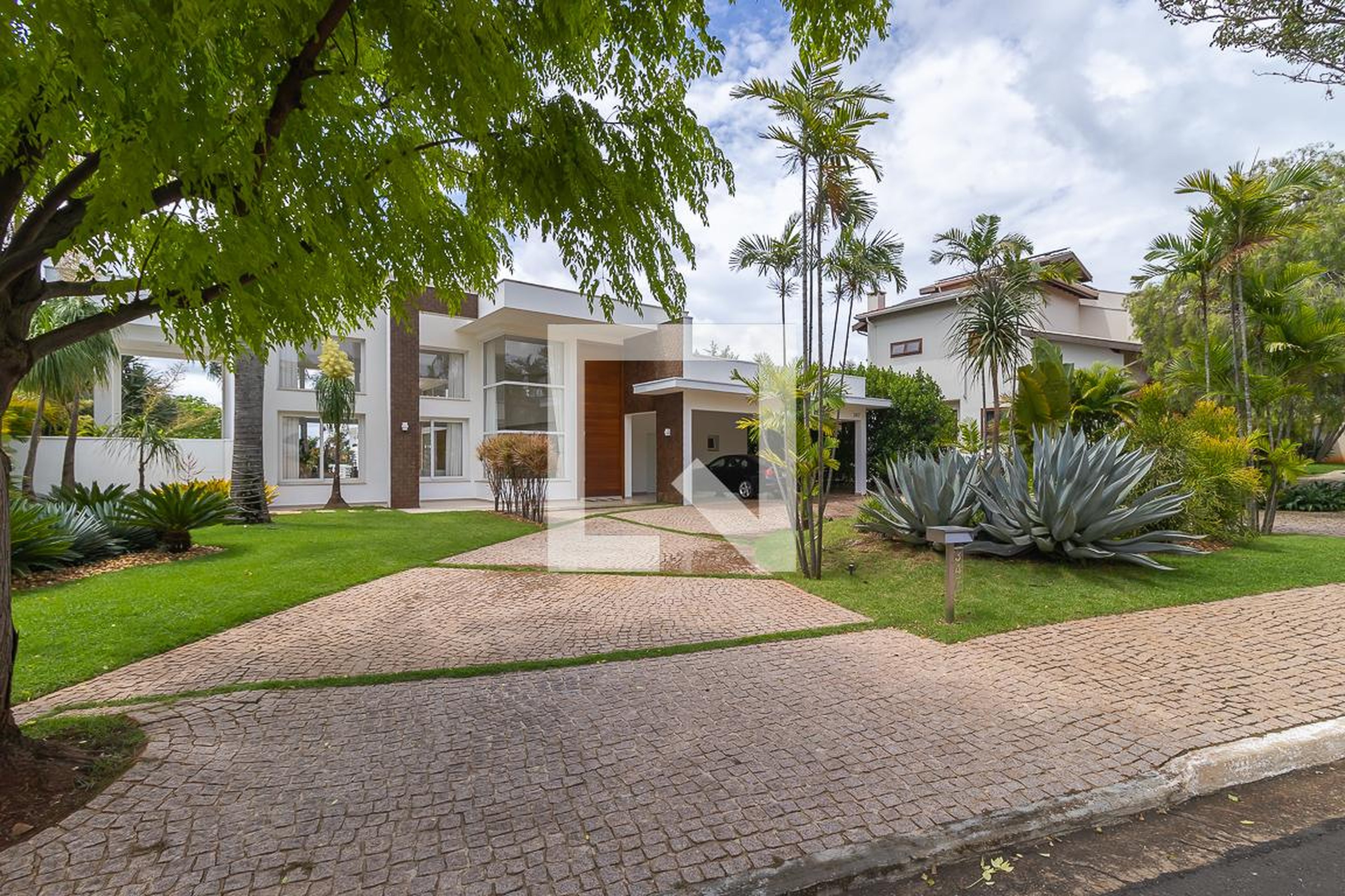 Fachada Condomínio em Rua José Ponchio Vizzari, 347