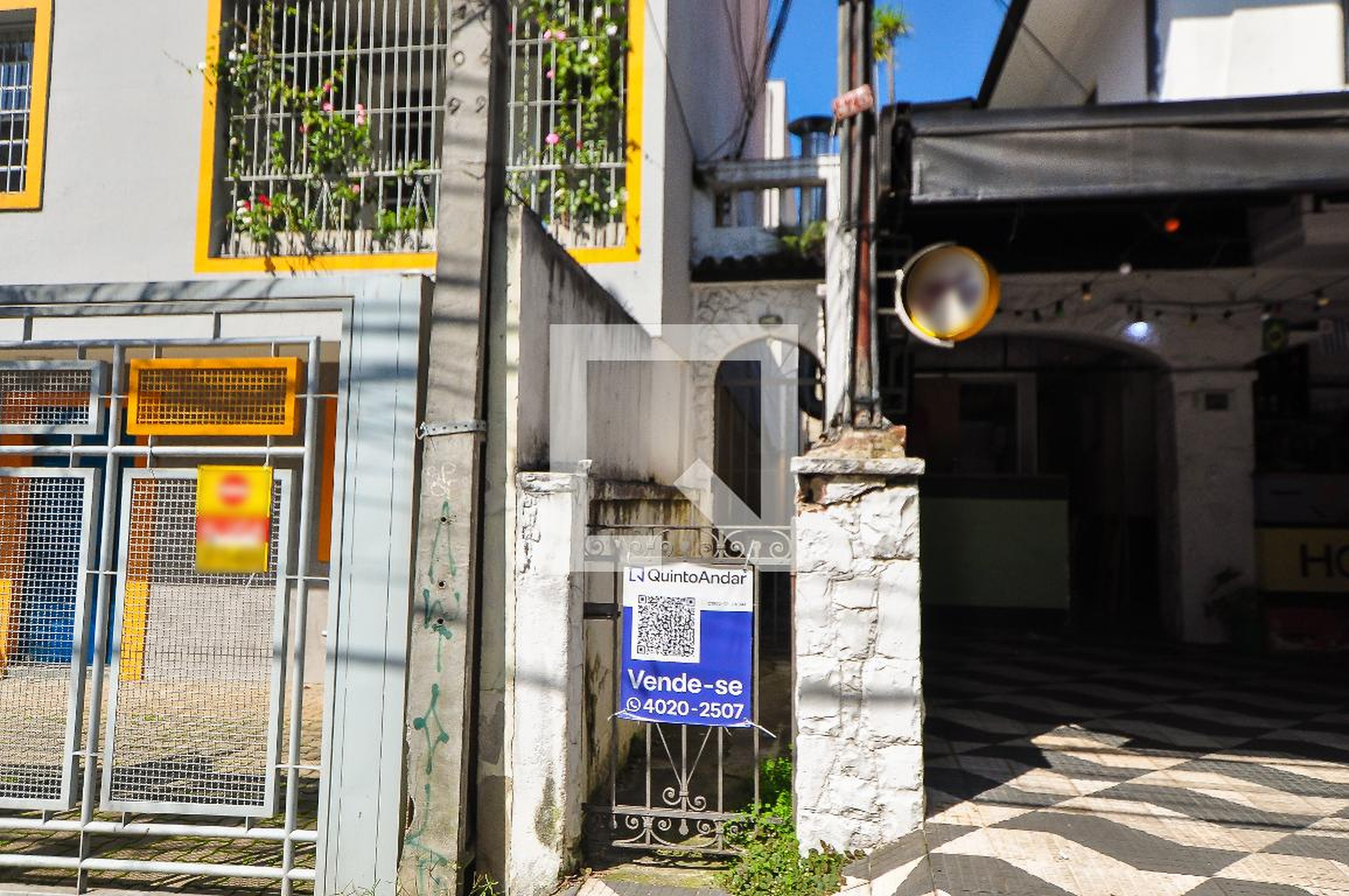 Fachada Condomínio em Rua Fidalga, 475