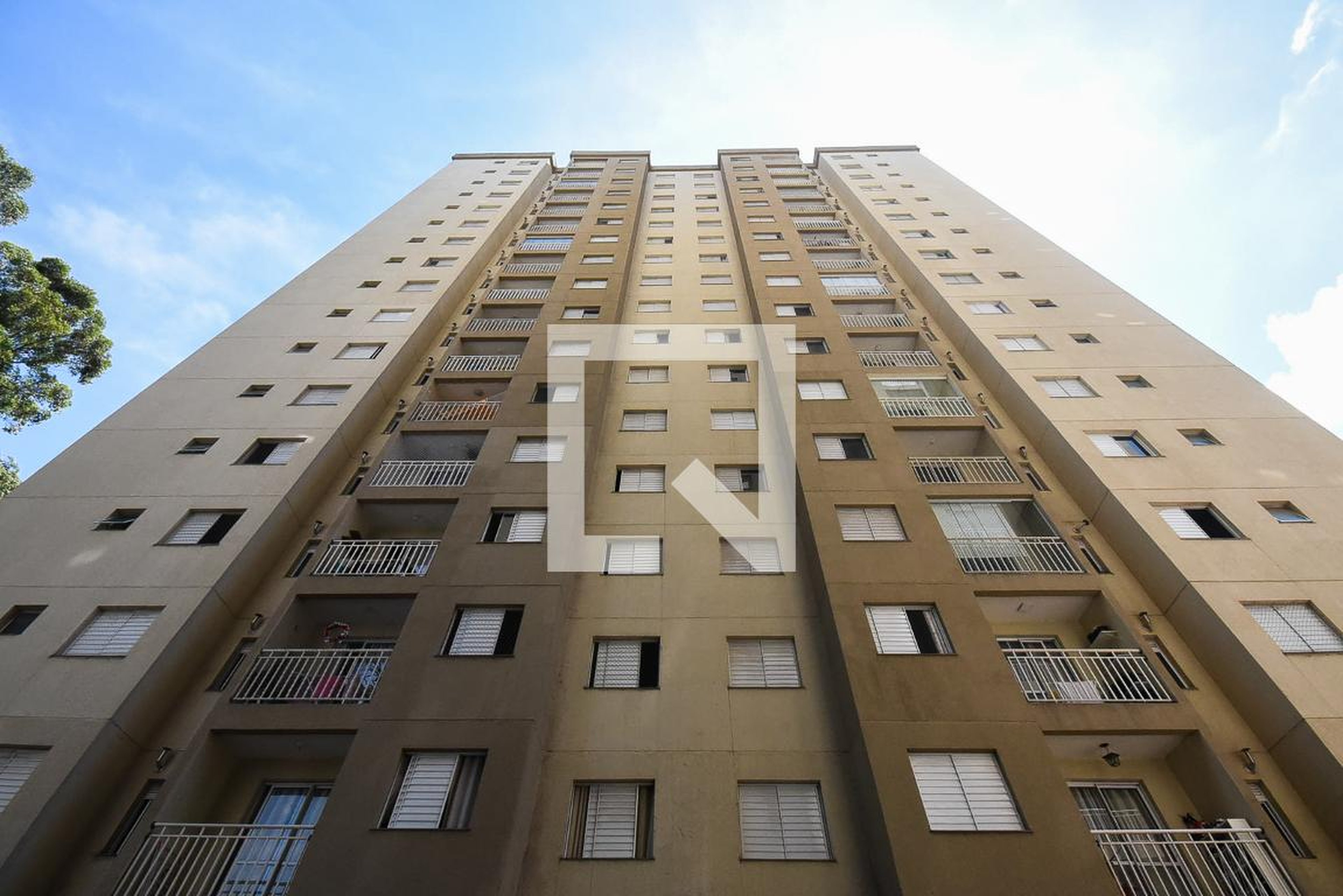 Fachada Condomínio em Rua dos Sentinelas, 50