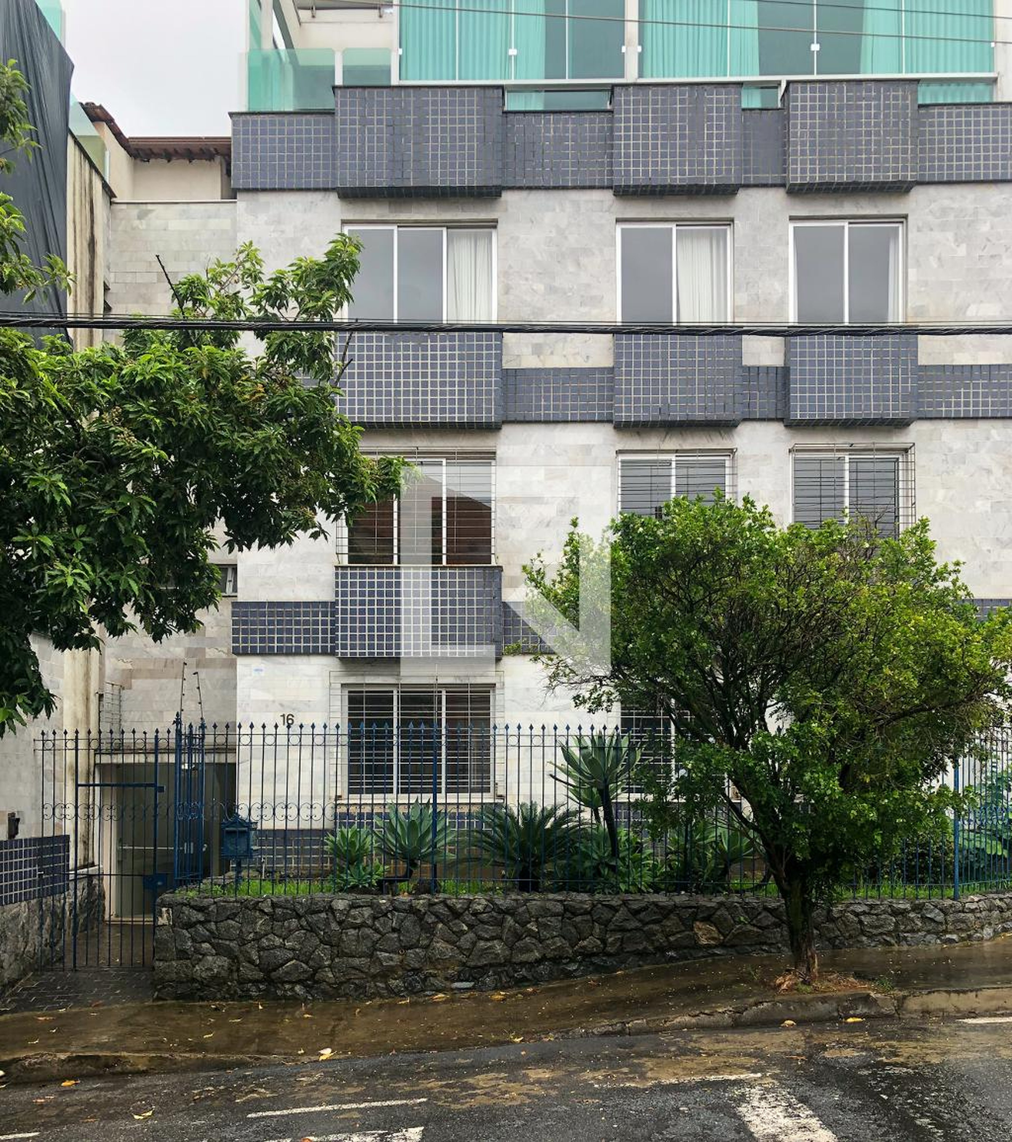 Fachada Condomínio em Rua Jornalista Juracy Manoel, 16