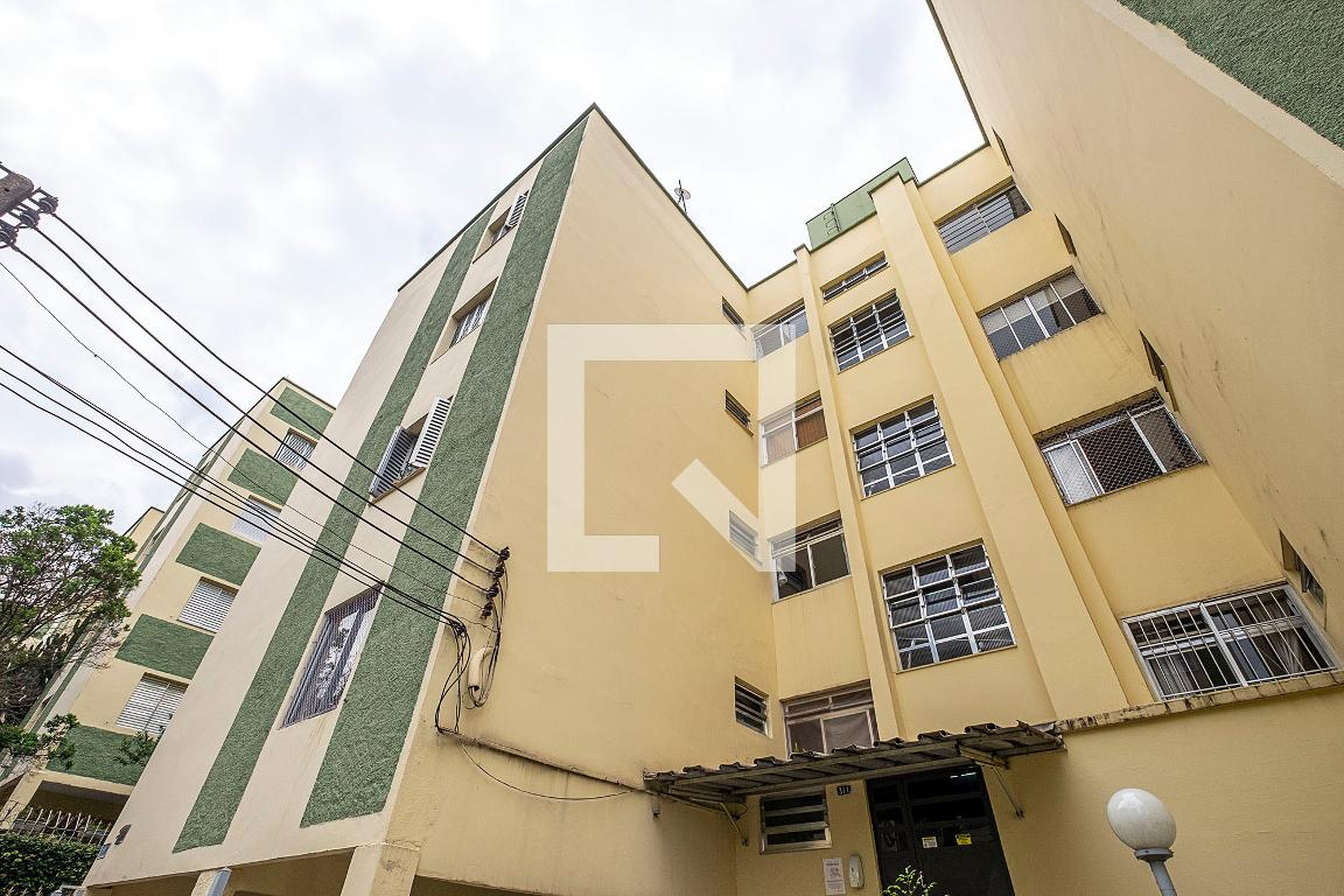 Fachada Condomínio em Rua João Miguel Jarra, 311