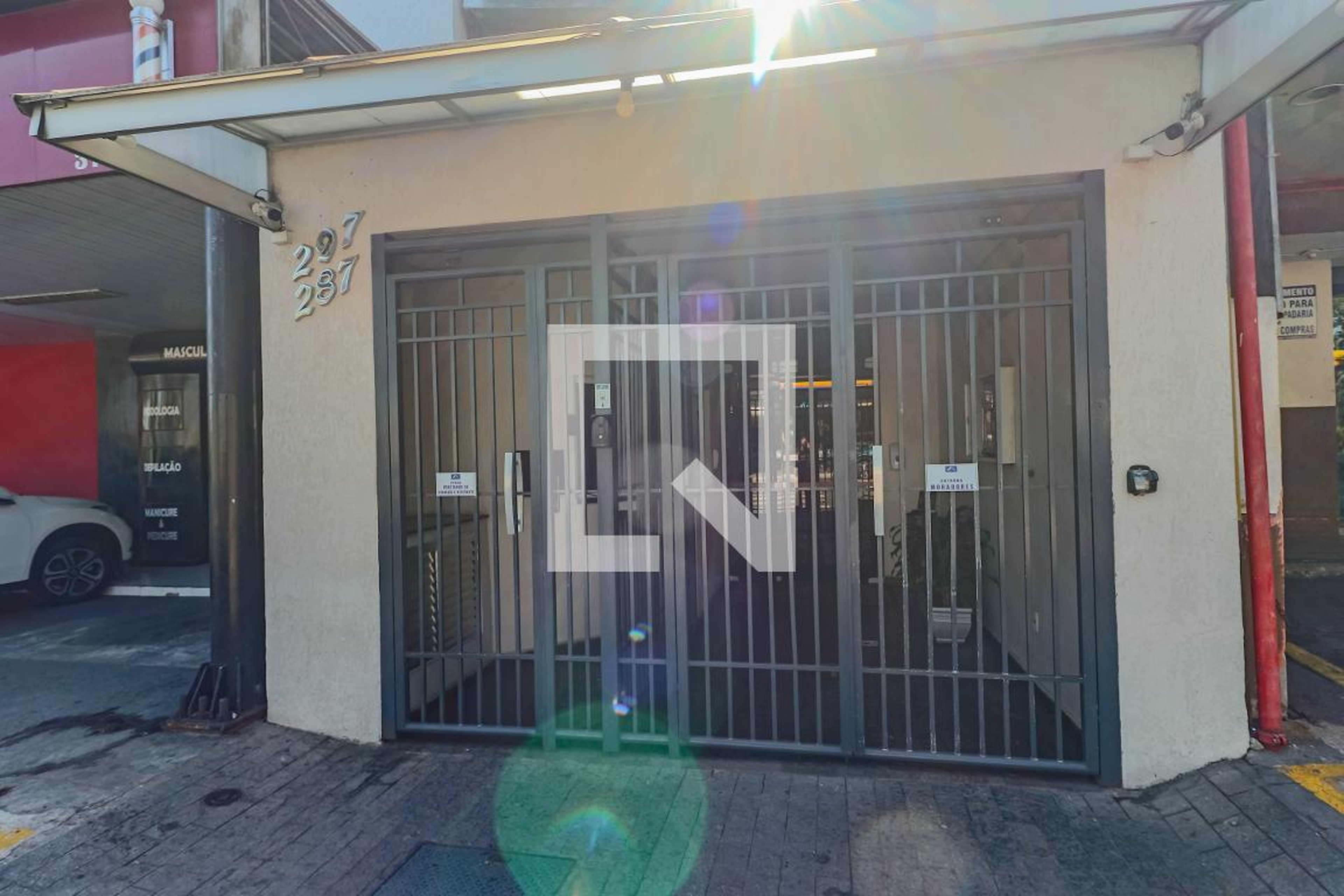 Fachada do Condomínio Edifício Carla