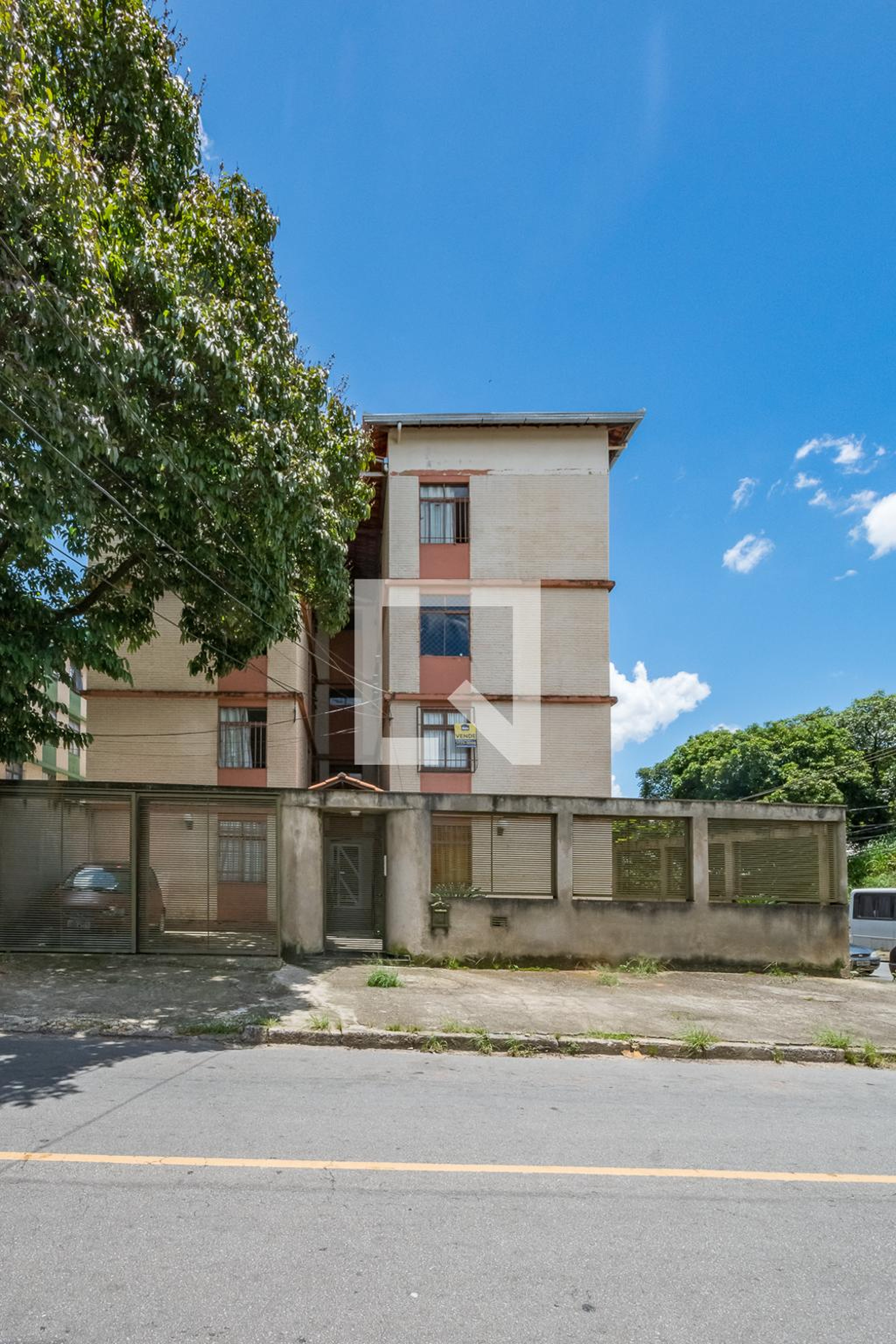 Fachada Condomínio em Rua Carlos Schettino, 230