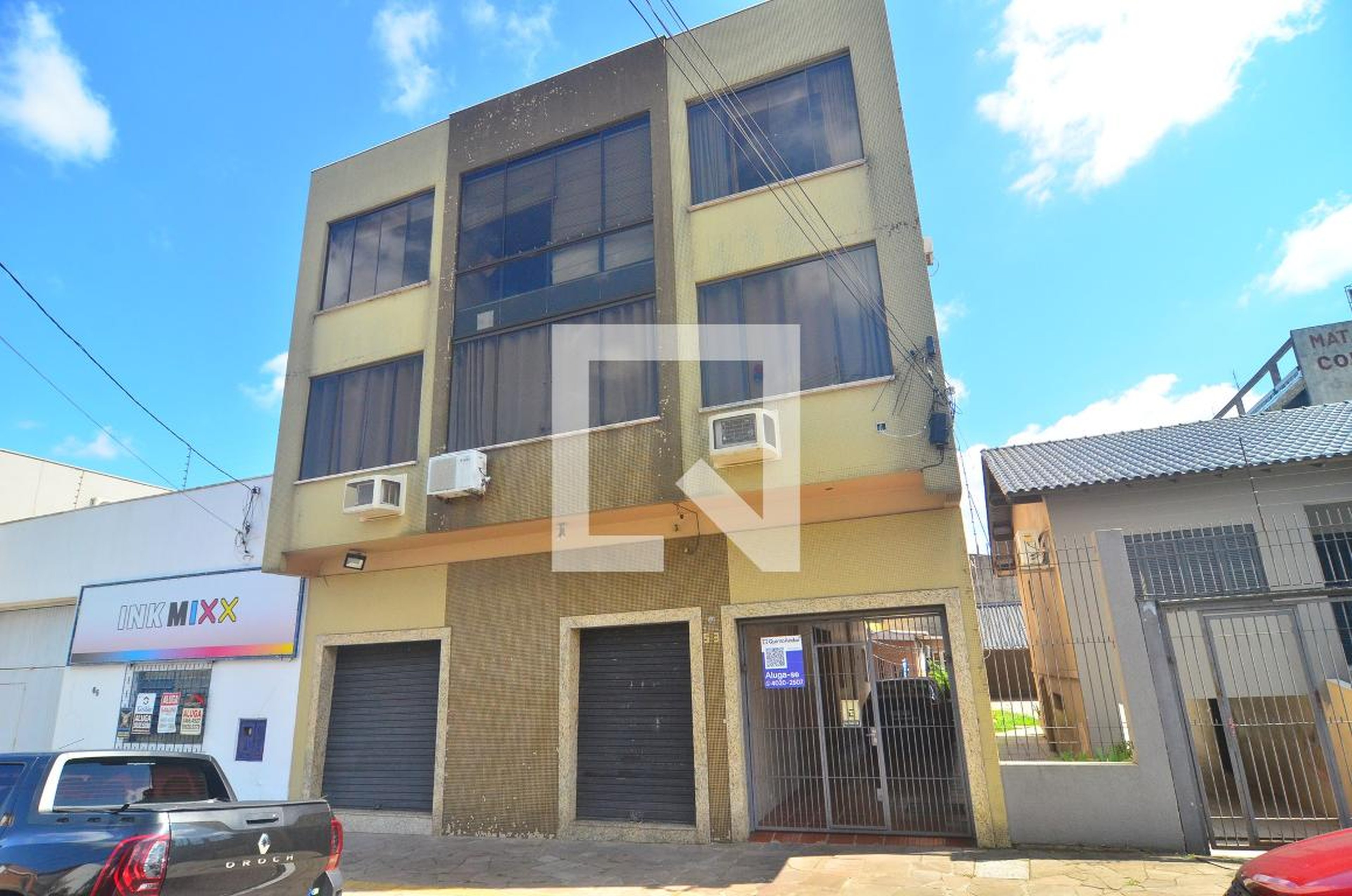 Fachada Condomínio em Rua Eugênio Gáspar Carneiro, 53