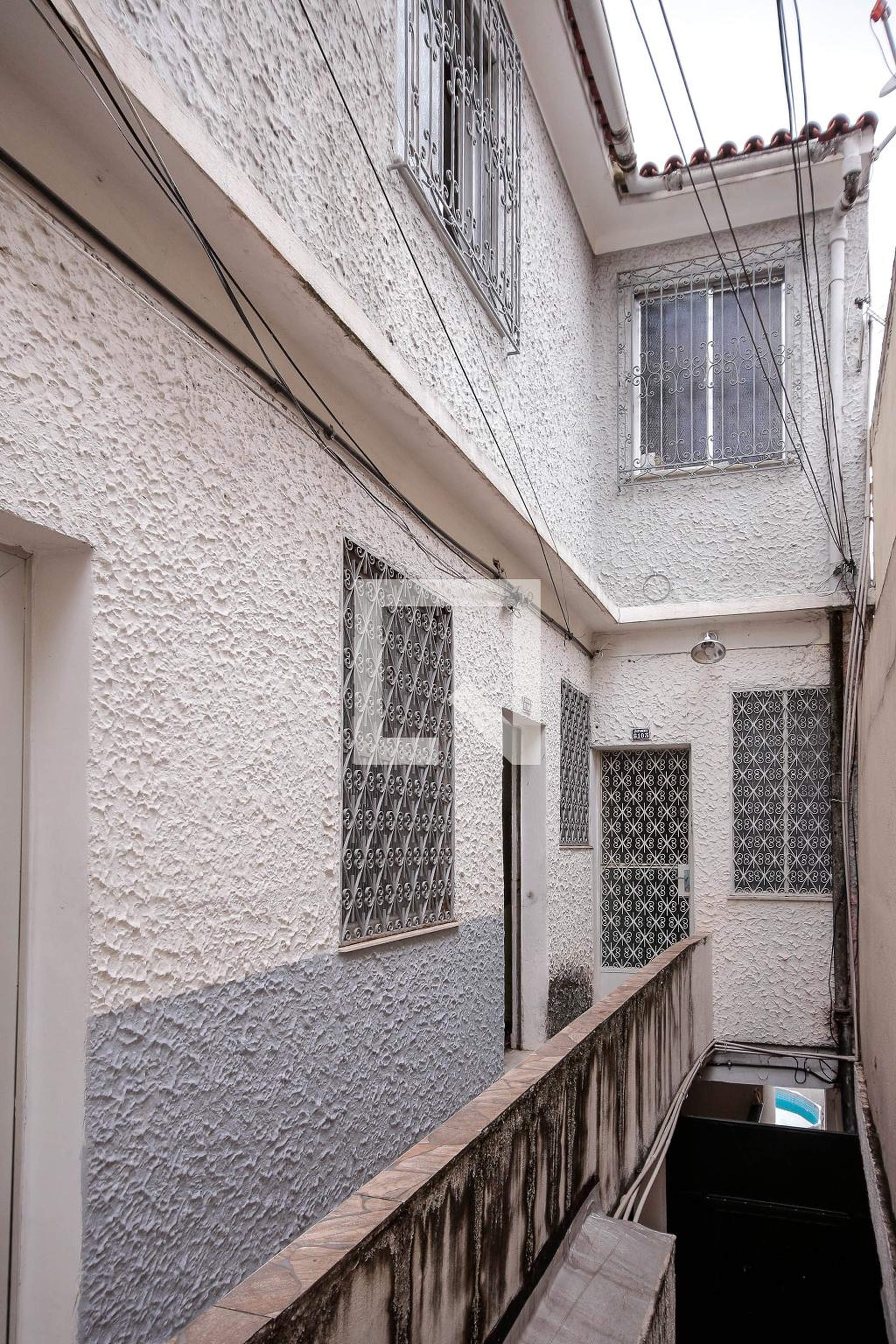 Fachada Condomínio em Rua Vaz de Tolêdo, 48