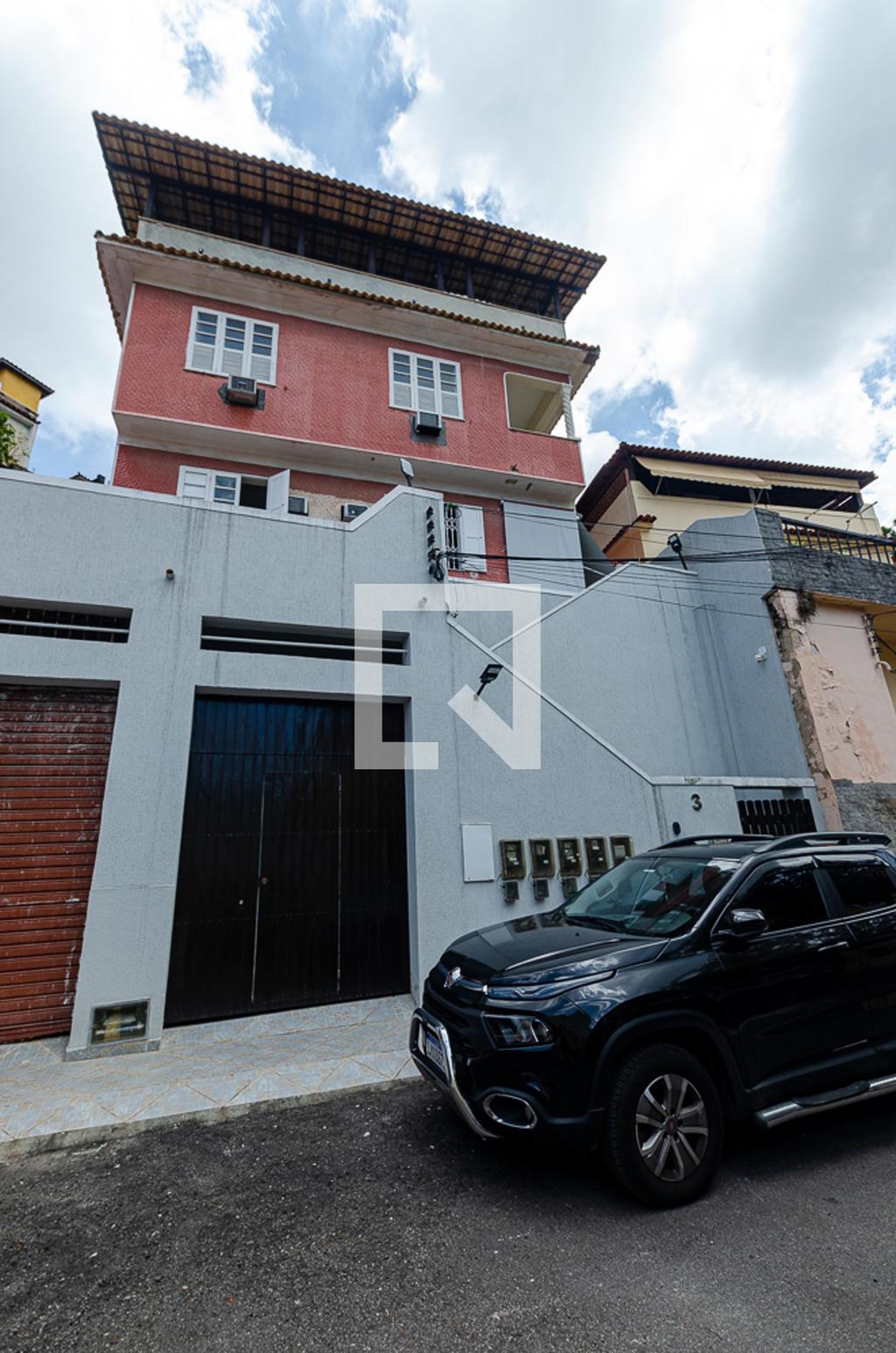 Fachada Condomínio em Rua Araruama, 3