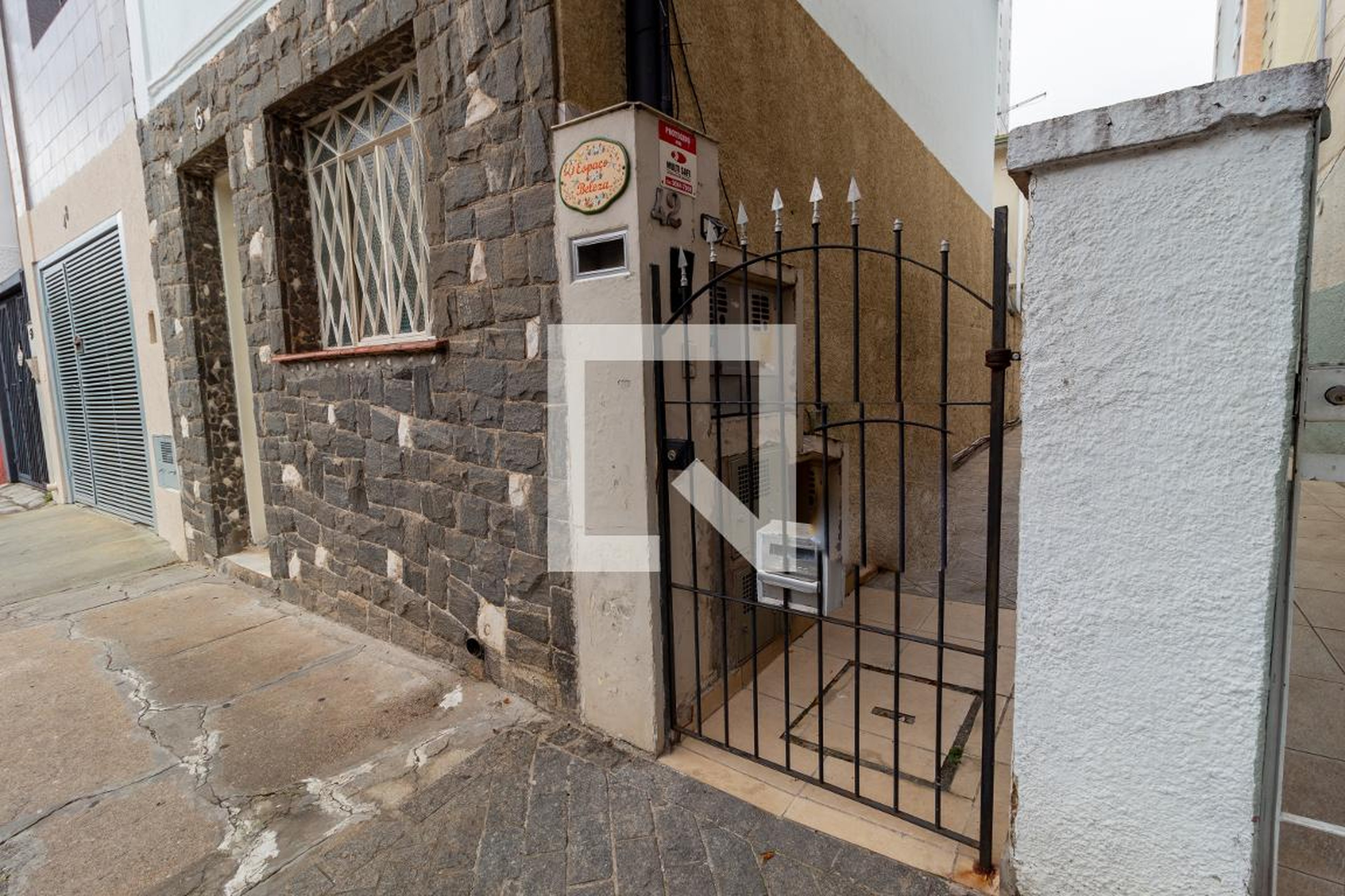 Fachada Condomínio em Rua Hipias, 42