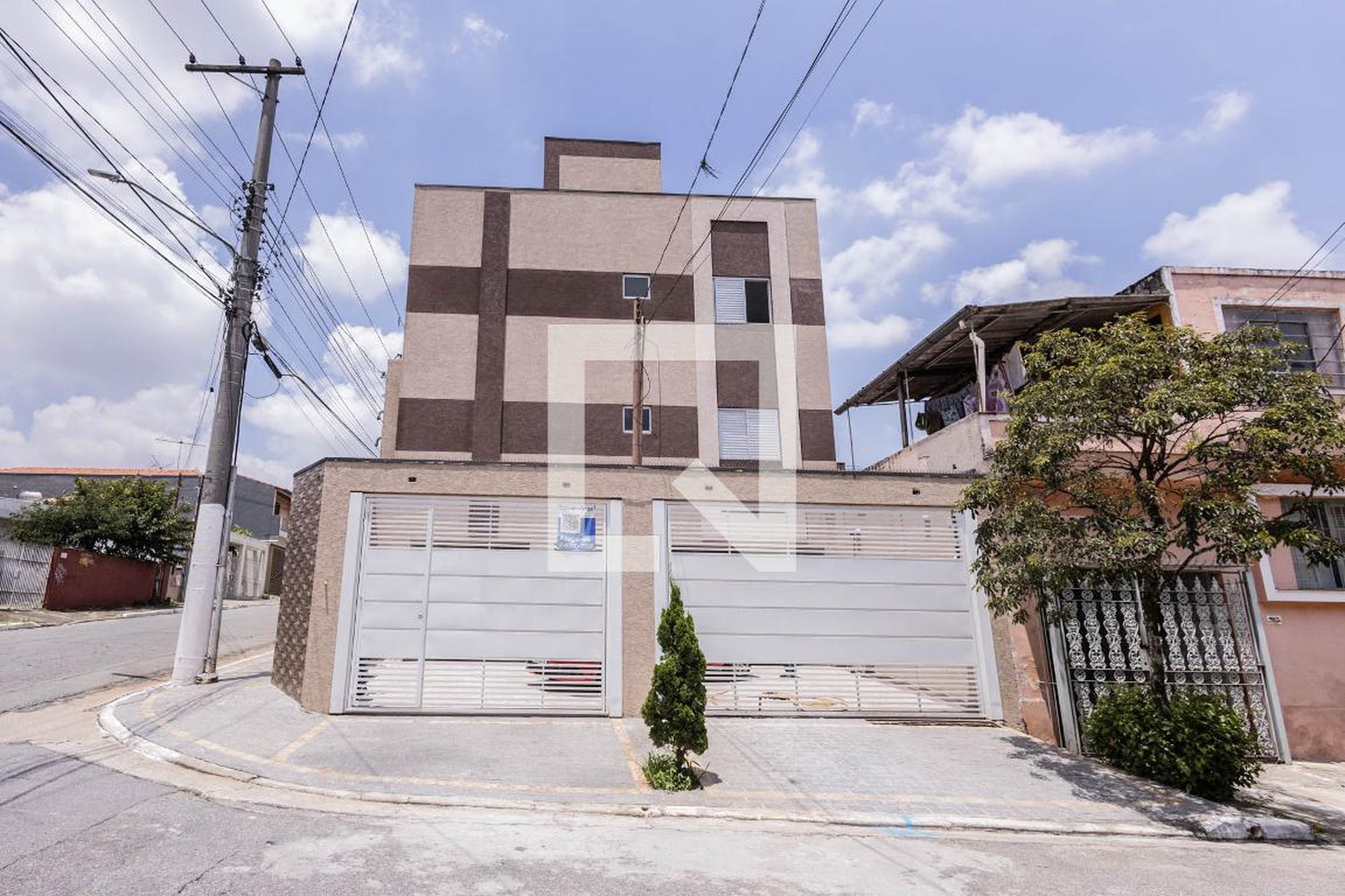 Fachada Condomínio em Rua Alda Vieira, 100