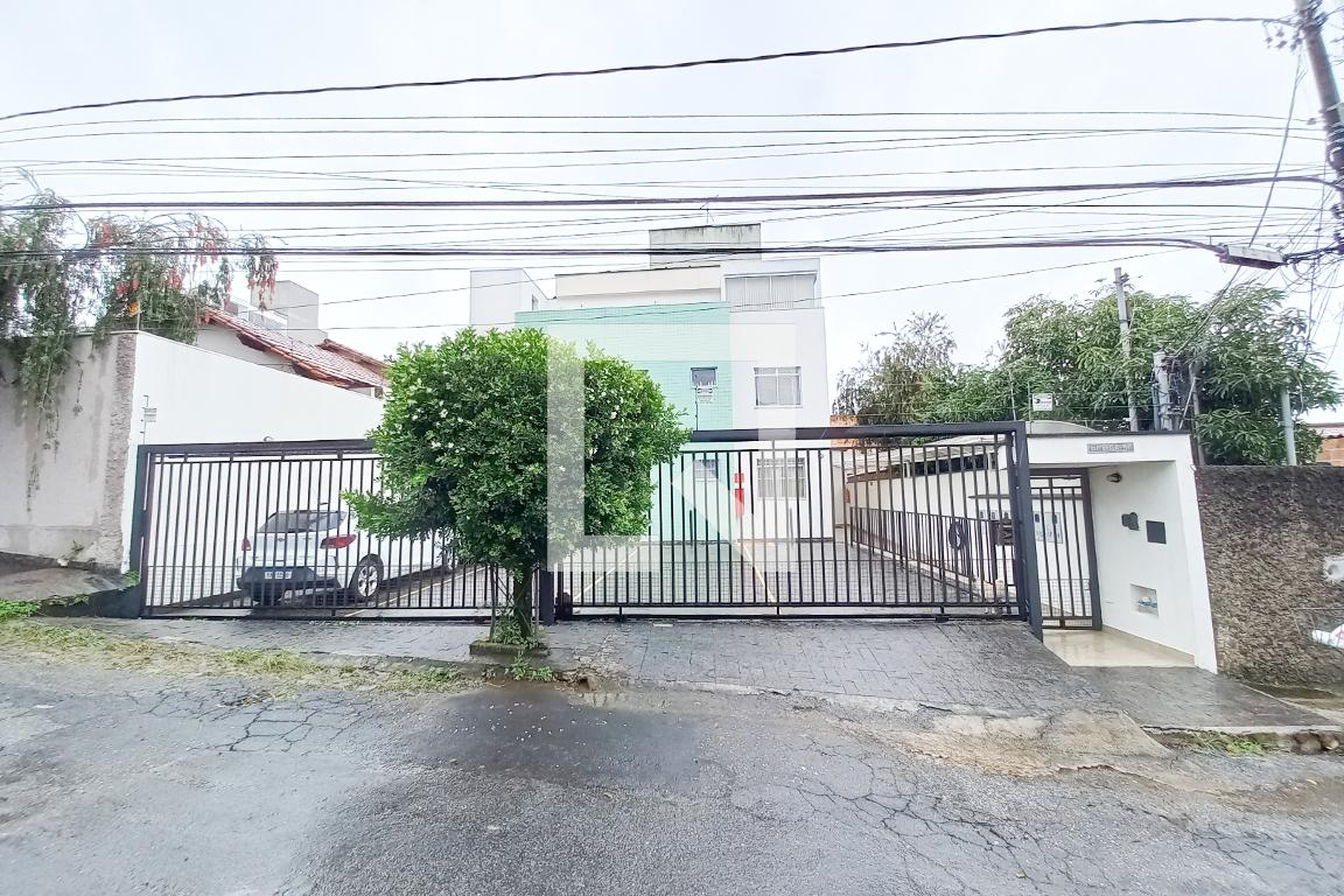 Fachada Condomínio em Rua Suzana Maria, 47