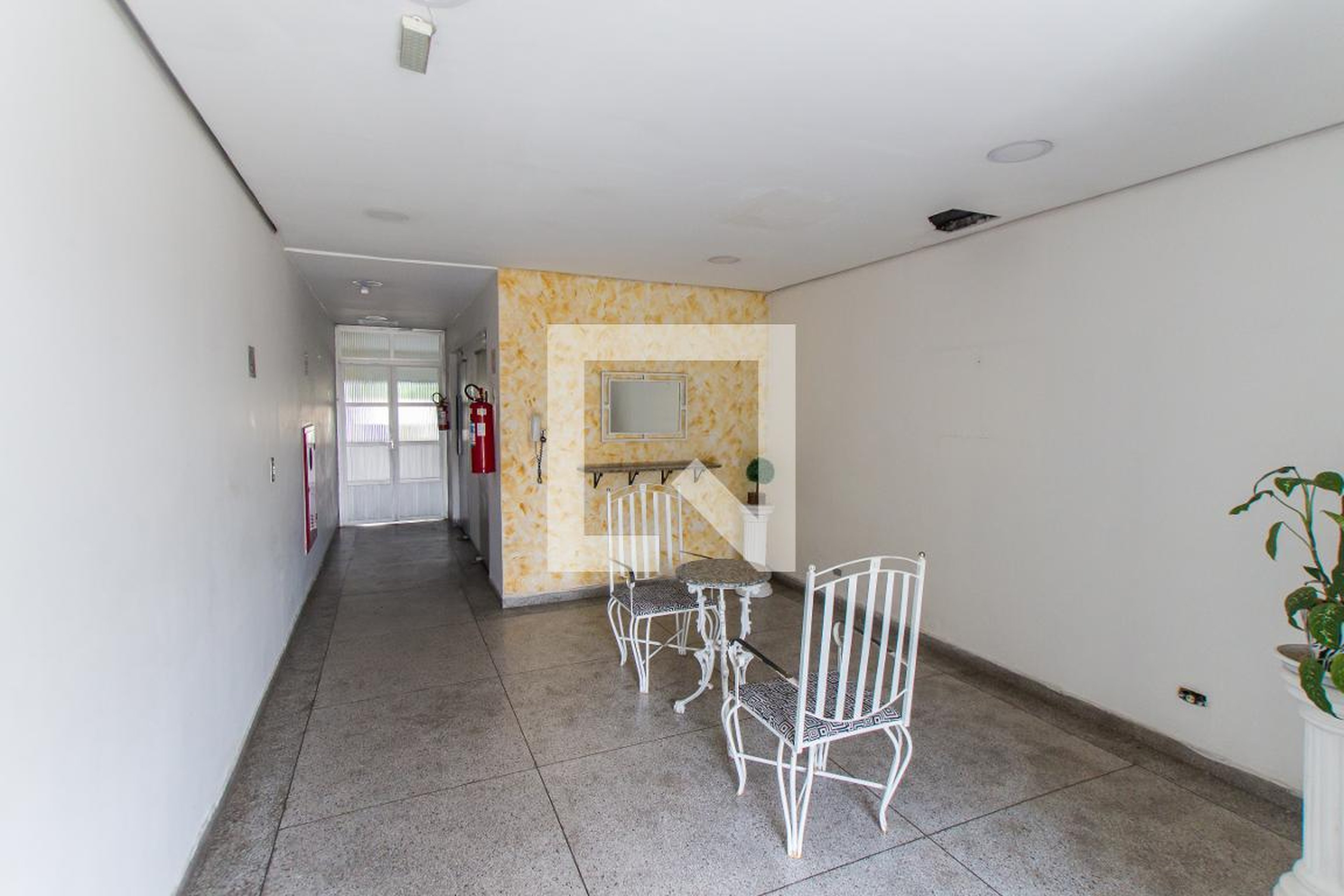 Hall - Ed Conj Residl Villa Vienense