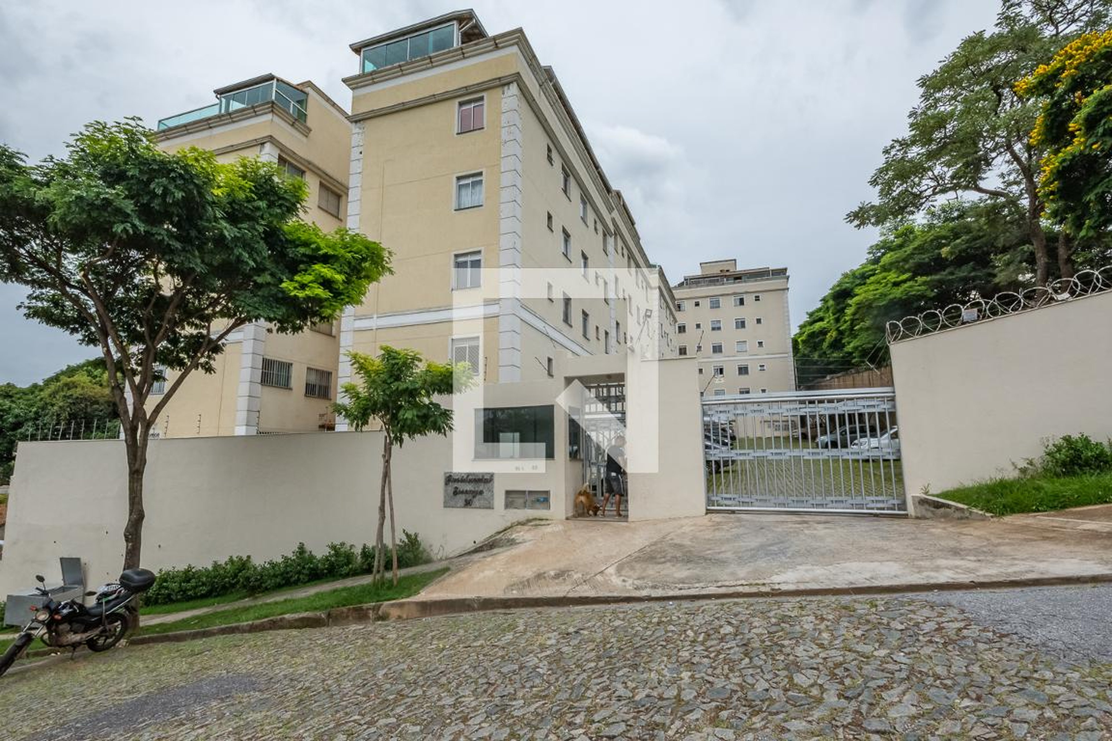 Fachada Condomínio em Rua Catadupas, 60A