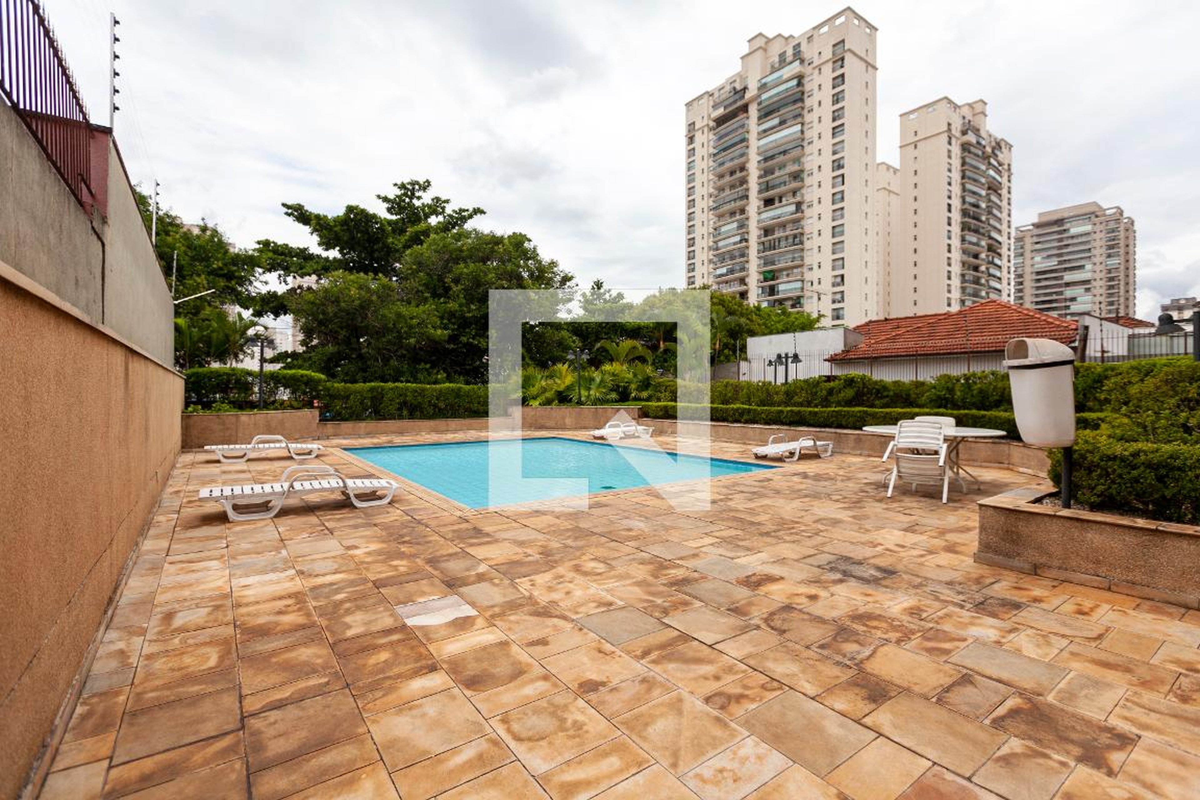 Piscina - Edifício das Hortênsias